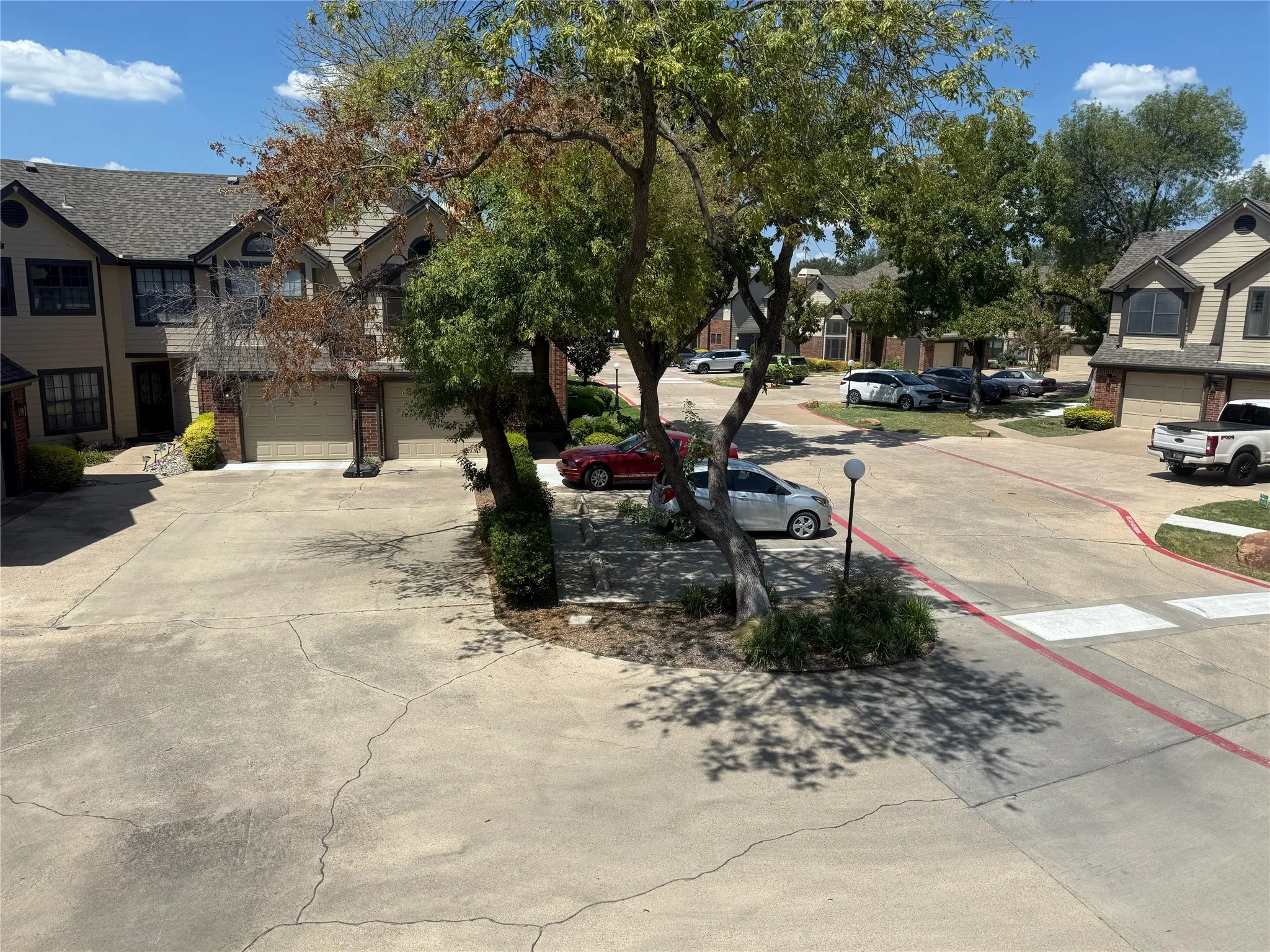 Condominium For Sale in Dallas County , 414 Santa Fe Trl 91, Irving, Texas 75063, 2 Bedroom, 3 Bathroom, 1 Garage spaces, 1,153 Sqft, built in 1986, mls#21389570, Real Estate Agent in Irving, Homes For Sale in Dallas county, Homes For Sale in Irving, Realtor in Irving Texas, Real Estate Brokerage Independent Realty Texas, Luminita Cordes Realtor