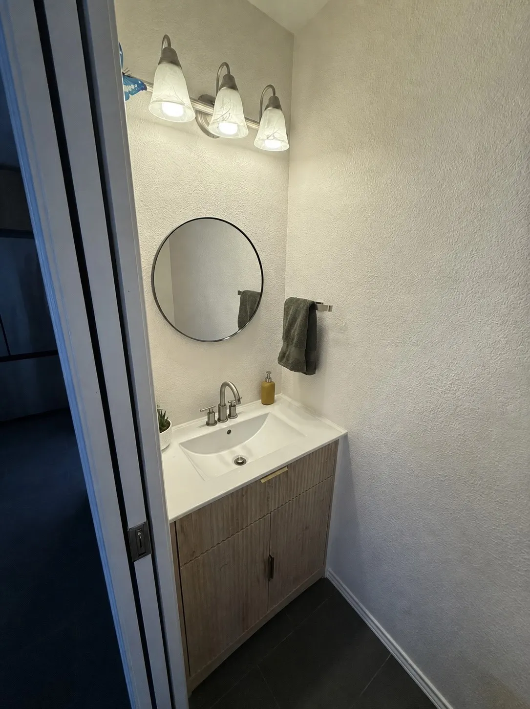 Condominium For Sale in Dallas County , 414 Santa Fe Trl 91, Irving, Texas 75063, 2 Bedroom, 3 Bathroom, 1 Garage spaces, 1,153 Sqft, built in 1986, mls#21389570, Real Estate Agent in Irving, Homes For Sale in Dallas county, Homes For Sale in Irving, Realtor in Irving Texas, Real Estate Brokerage Independent Realty Texas, Luminita Cordes Realtor