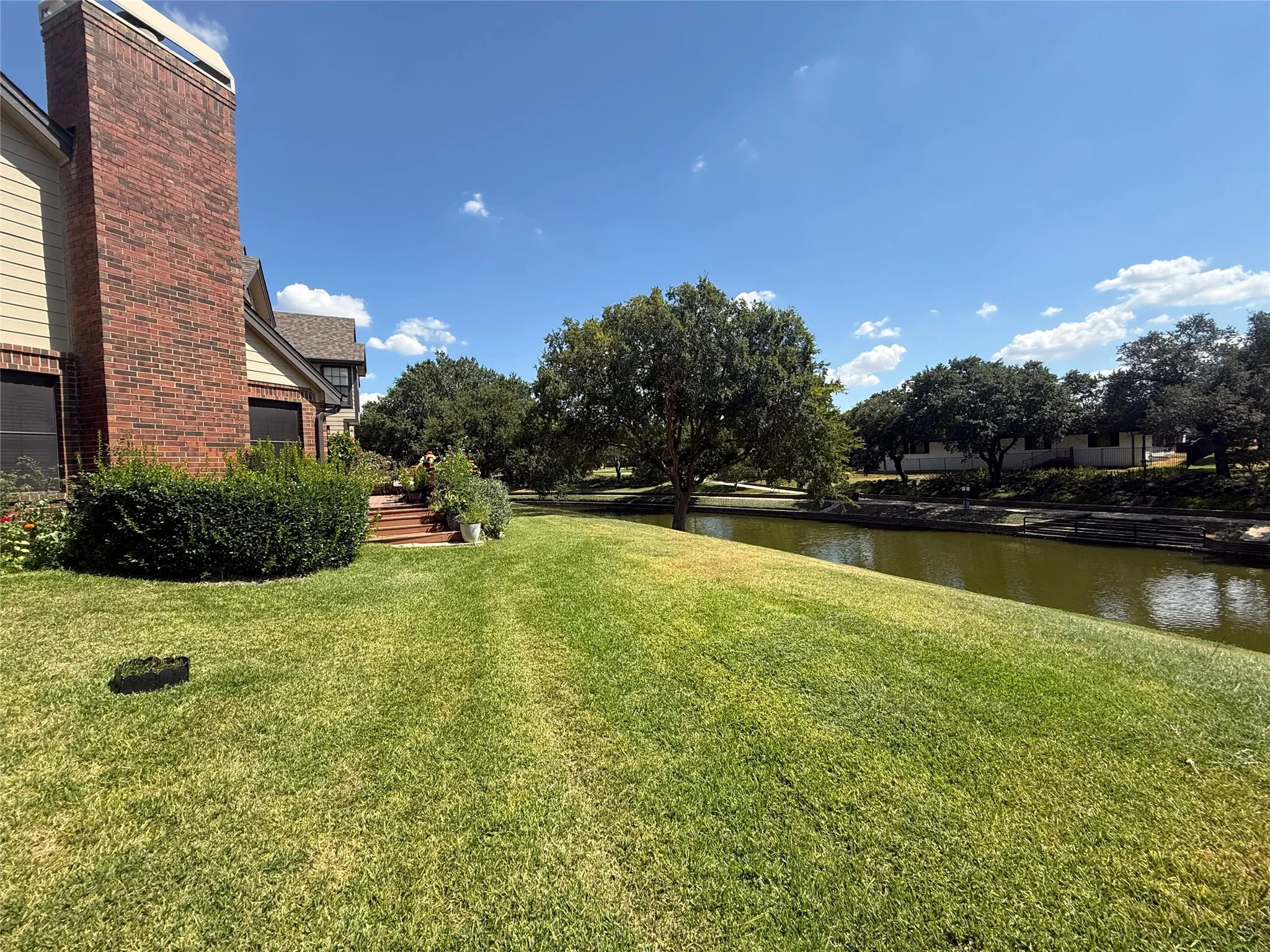 Condominium For Sale in Dallas County , 414 Santa Fe Trl 91, Irving, Texas 75063, 2 Bedroom, 3 Bathroom, 1 Garage spaces, 1,153 Sqft, built in 1986, mls#21389570, Real Estate Agent in Irving, Homes For Sale in Dallas county, Homes For Sale in Irving, Realtor in Irving Texas, Real Estate Brokerage Independent Realty Texas, Luminita Cordes Realtor