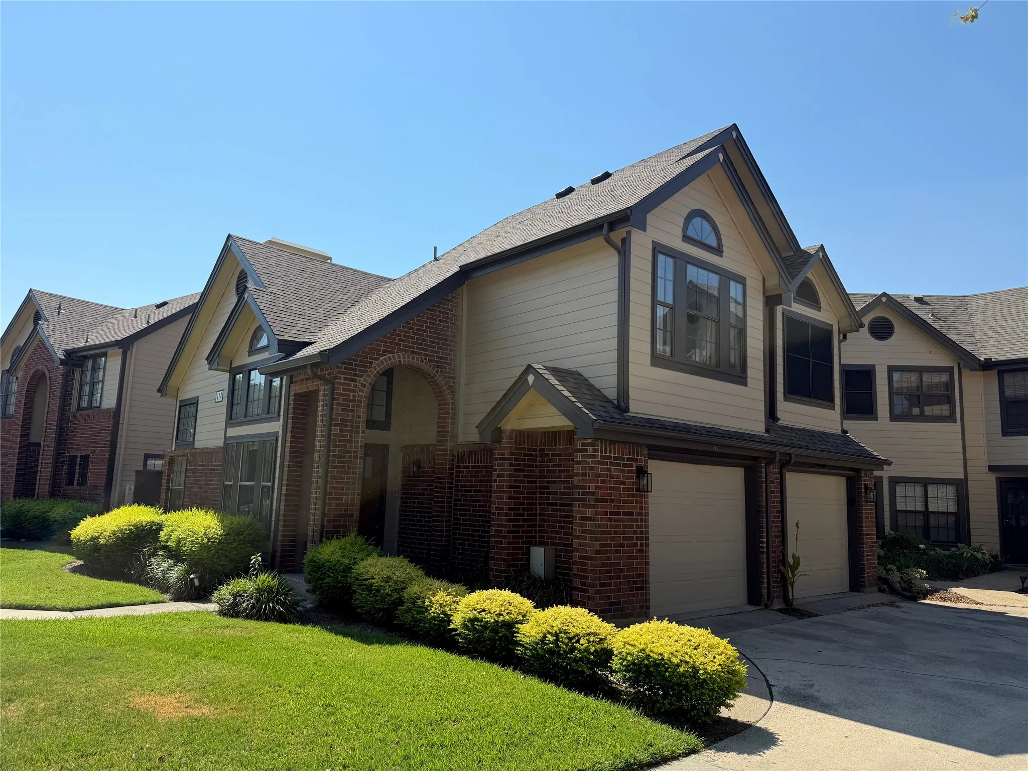 Condominium For Sale in Dallas County , 414 Santa Fe Trl 91, Irving, Texas 75063, 2 Bedroom, 3 Bathroom, 1 Garage spaces, 1,153 Sqft, built in 1986, mls#21389570, Real Estate Agent in Irving, Homes For Sale in Dallas county, Homes For Sale in Irving, Realtor in Irving Texas, Real Estate Brokerage Independent Realty Texas, Luminita Cordes Realtor