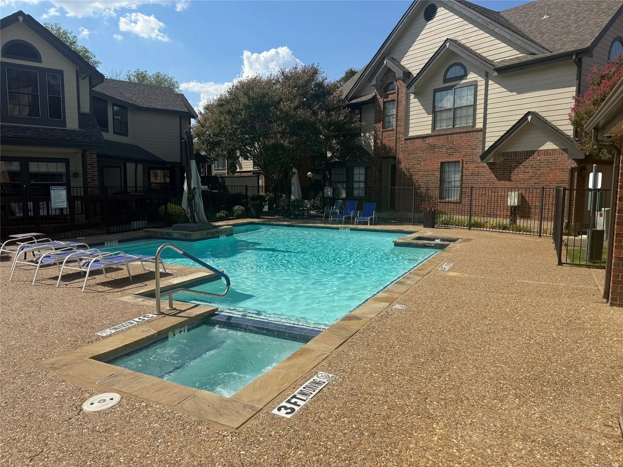 Condominium For Sale in Dallas County , 414 Santa Fe Trl 91, Irving, Texas 75063, 2 Bedroom, 3 Bathroom, 1 Garage spaces, 1,153 Sqft, built in 1986, mls#21389570, Real Estate Agent in Irving, Homes For Sale in Dallas county, Homes For Sale in Irving, Realtor in Irving Texas, Real Estate Brokerage Independent Realty Texas, Luminita Cordes Realtor