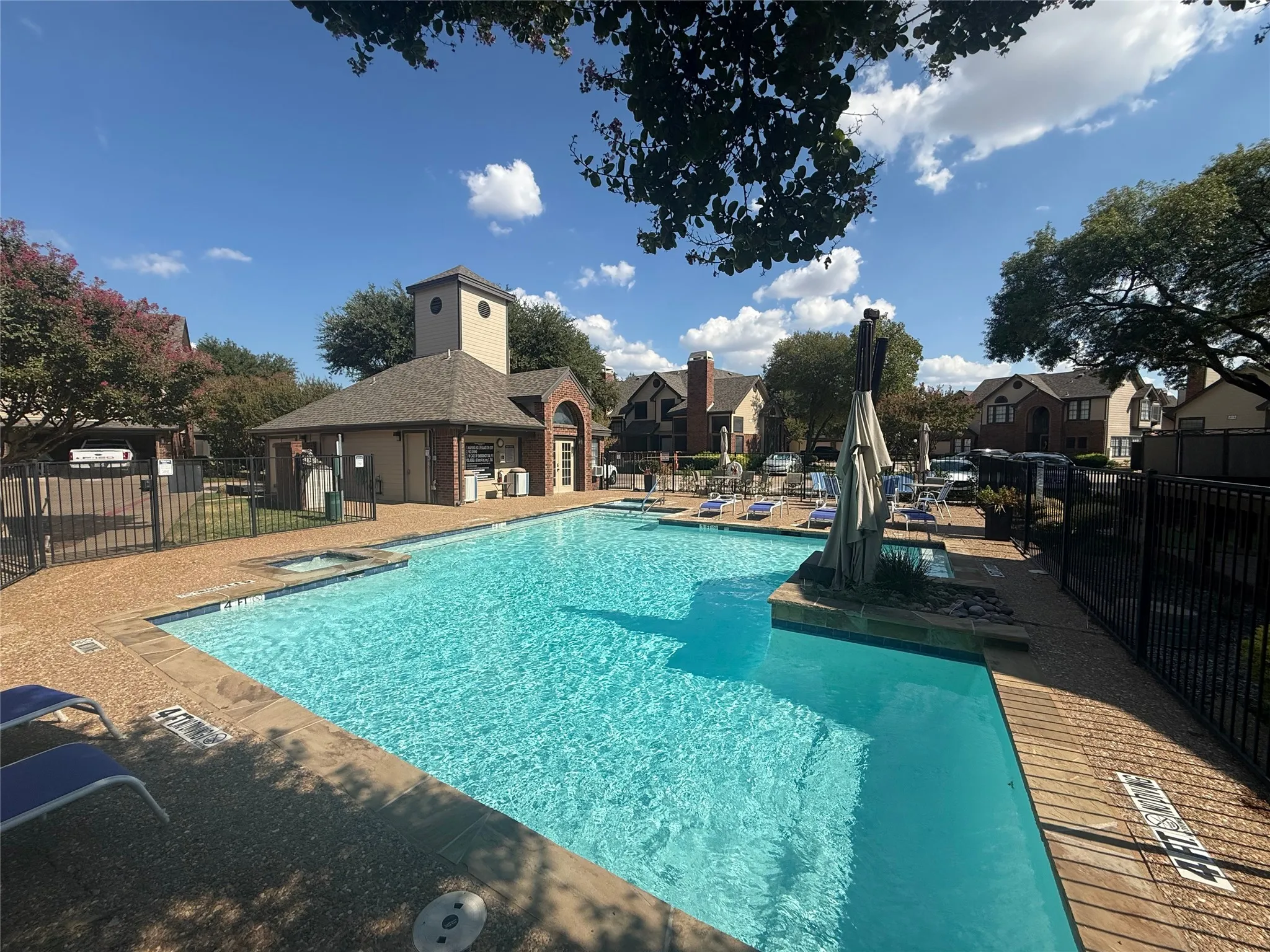 Condominium For Sale in Dallas County , 414 Santa Fe Trl 91, Irving, Texas 75063, 2 Bedroom, 3 Bathroom, 1 Garage spaces, 1,153 Sqft, built in 1986, mls#21389570, Real Estate Agent in Irving, Homes For Sale in Dallas county, Homes For Sale in Irving, Realtor in Irving Texas, Real Estate Brokerage Independent Realty Texas, Luminita Cordes Realtor