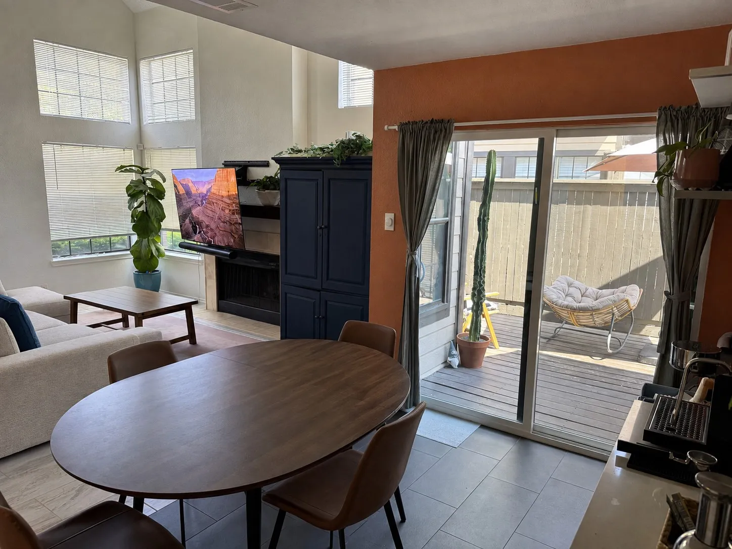 Condominium For Sale in Dallas County , 414 Santa Fe Trl 91, Irving, Texas 75063, 2 Bedroom, 3 Bathroom, 1 Garage spaces, 1,153 Sqft, built in 1986, mls#21389570, Real Estate Agent in Irving, Homes For Sale in Dallas county, Homes For Sale in Irving, Realtor in Irving Texas, Real Estate Brokerage Independent Realty Texas, Luminita Cordes Realtor