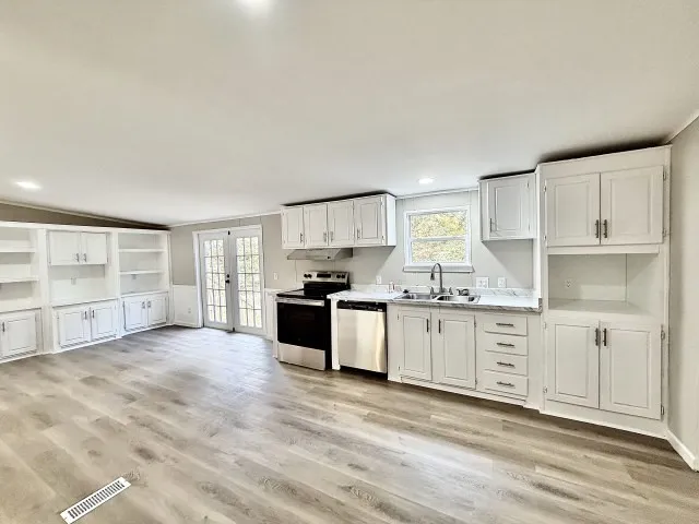Mobile Home For Sale in Harrison County , 409 Cross Creek Road, Longview, Texas 75602, 3 Bedroom, 2 Bathroom, Garage spaces, 1,456 Sqft, built in 2001, mls#21393871, Real Estate Agent in Longview, Homes For Sale in Harrison county, Homes For Sale in Longview, Realtor in Longview Texas, Real Estate Brokerage Independent Realty Texas, Luminita Cordes Realtor