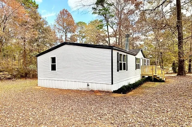 Mobile Home For Sale in Harrison County , 409 Cross Creek Road, Longview, Texas 75602, 3 Bedroom, 2 Bathroom, Garage spaces, 1,456 Sqft, built in 2001, mls#21393871, Real Estate Agent in Longview, Homes For Sale in Harrison county, Homes For Sale in Longview, Realtor in Longview Texas, Real Estate Brokerage Independent Realty Texas, Luminita Cordes Realtor