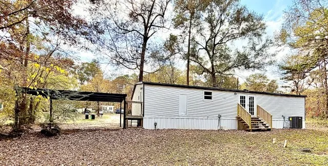 Mobile Home For Sale in Harrison County , 409 Cross Creek Road, Longview, Texas 75602, 3 Bedroom, 2 Bathroom, Garage spaces, 1,456 Sqft, built in 2001, mls#21393871, Real Estate Agent in Longview, Homes For Sale in Harrison county, Homes For Sale in Longview, Realtor in Longview Texas, Real Estate Brokerage Independent Realty Texas, Luminita Cordes Realtor