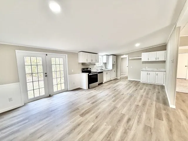 Mobile Home For Sale in Harrison County , 409 Cross Creek Road, Longview, Texas 75602, 3 Bedroom, 2 Bathroom, Garage spaces, 1,456 Sqft, built in 2001, mls#21393871, Real Estate Agent in Longview, Homes For Sale in Harrison county, Homes For Sale in Longview, Realtor in Longview Texas, Real Estate Brokerage Independent Realty Texas, Luminita Cordes Realtor