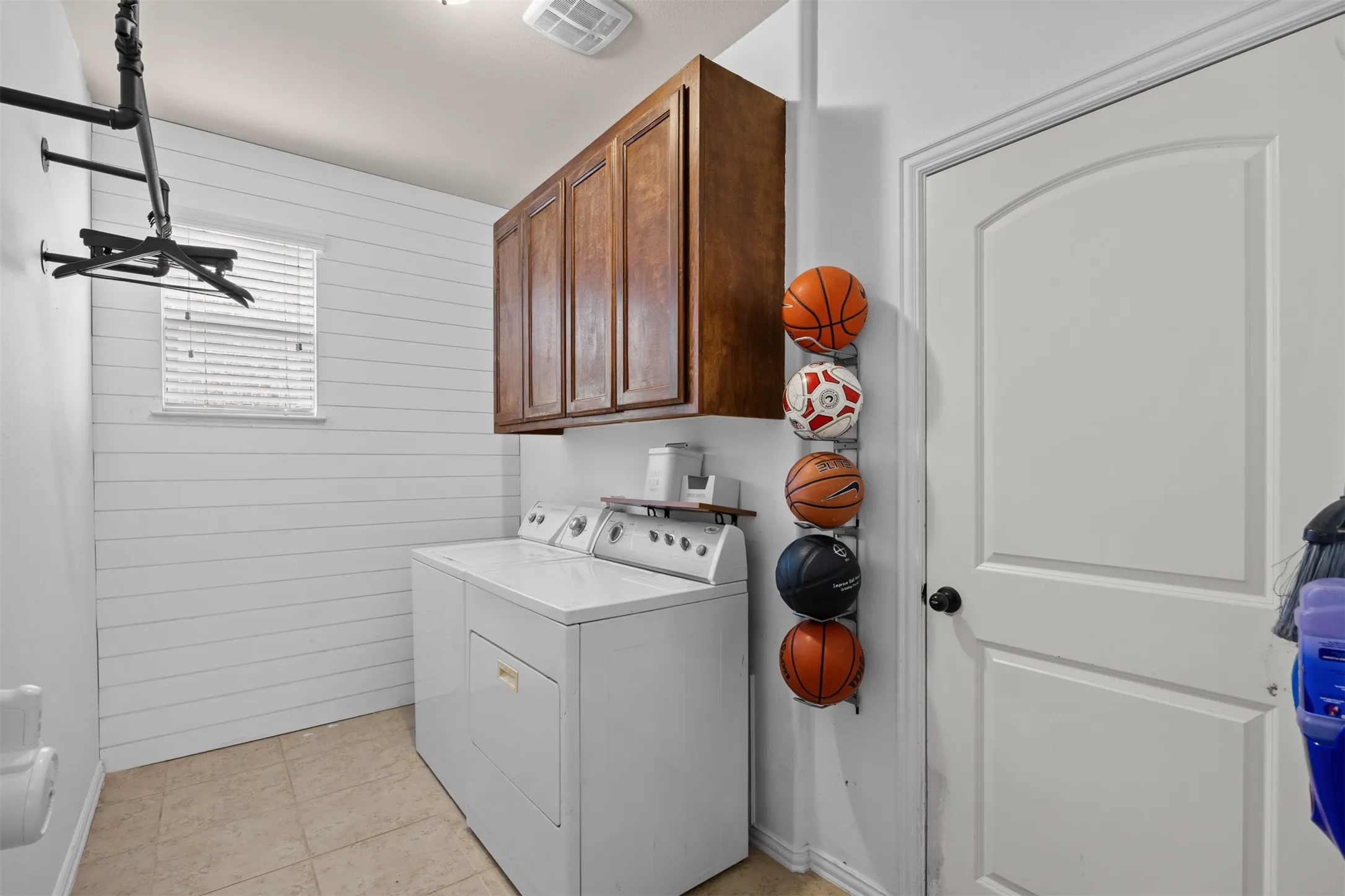 Single Family Residence For Sale in Collin County , 2603 Fritz Street, Melissa, Texas 75454, 4 Bedroom, 3 Bathroom, 2 Garage spaces, 3,106 Sqft, built in 2012, mls#21393326, Real Estate Agent in Melissa, Homes For Sale in Collin county, Homes For Sale in Melissa, Realtor in Melissa Texas, Real Estate Brokerage Independent Realty Texas, Luminita Cordes Realtor