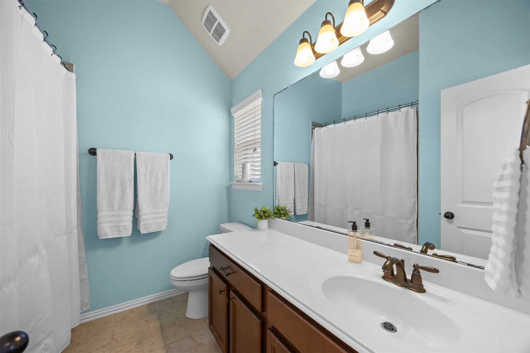 Single Family Residence For Sale in Collin County , 2603 Fritz Street, Melissa, Texas 75454, 4 Bedroom, 3 Bathroom, 2 Garage spaces, 3,106 Sqft, built in 2012, mls#21393326, Real Estate Agent in Melissa, Homes For Sale in Collin county, Homes For Sale in Melissa, Realtor in Melissa Texas, Real Estate Brokerage Independent Realty Texas, Luminita Cordes Realtor