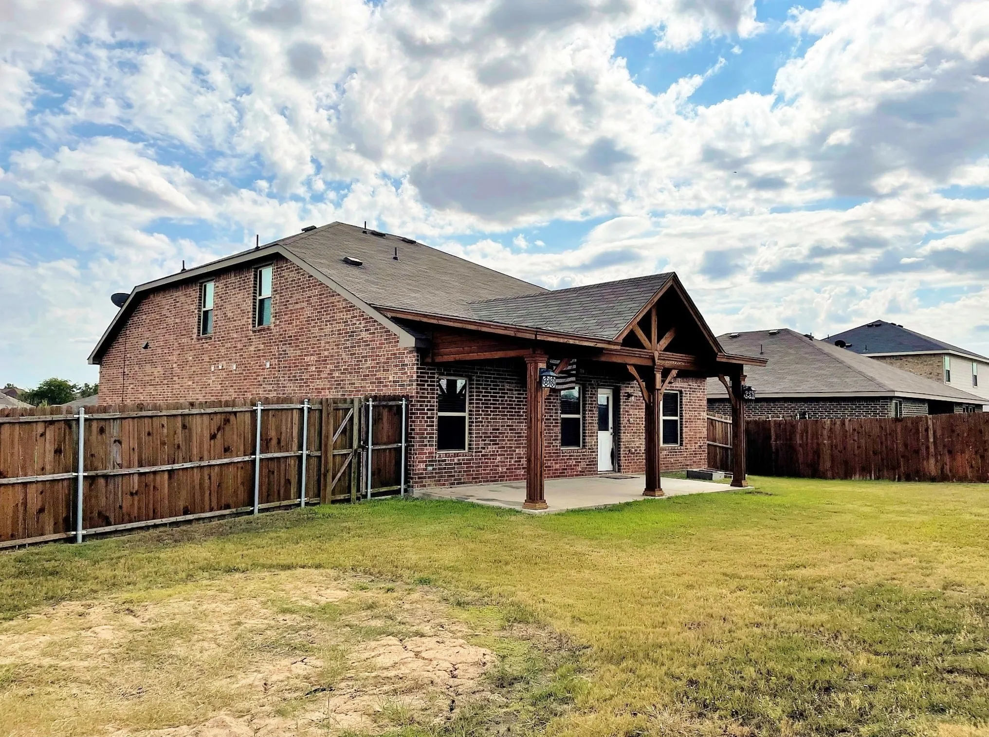 Single Family Residence For Rent in Collin County , 208 Dye Drive, Royse City, Texas 75189, 5 Bedroom, 4 Bathroom, 2 Garage spaces, 2,369 Sqft, built in 2014, mls#21393880, Real Estate Agent in Royse City, Homes For Rent in Collin county, Homes For Rent in Royse City, Realtor in Royse City Texas, Real Estate Brokerage Independent Realty Texas, Luminita Cordes Realtor