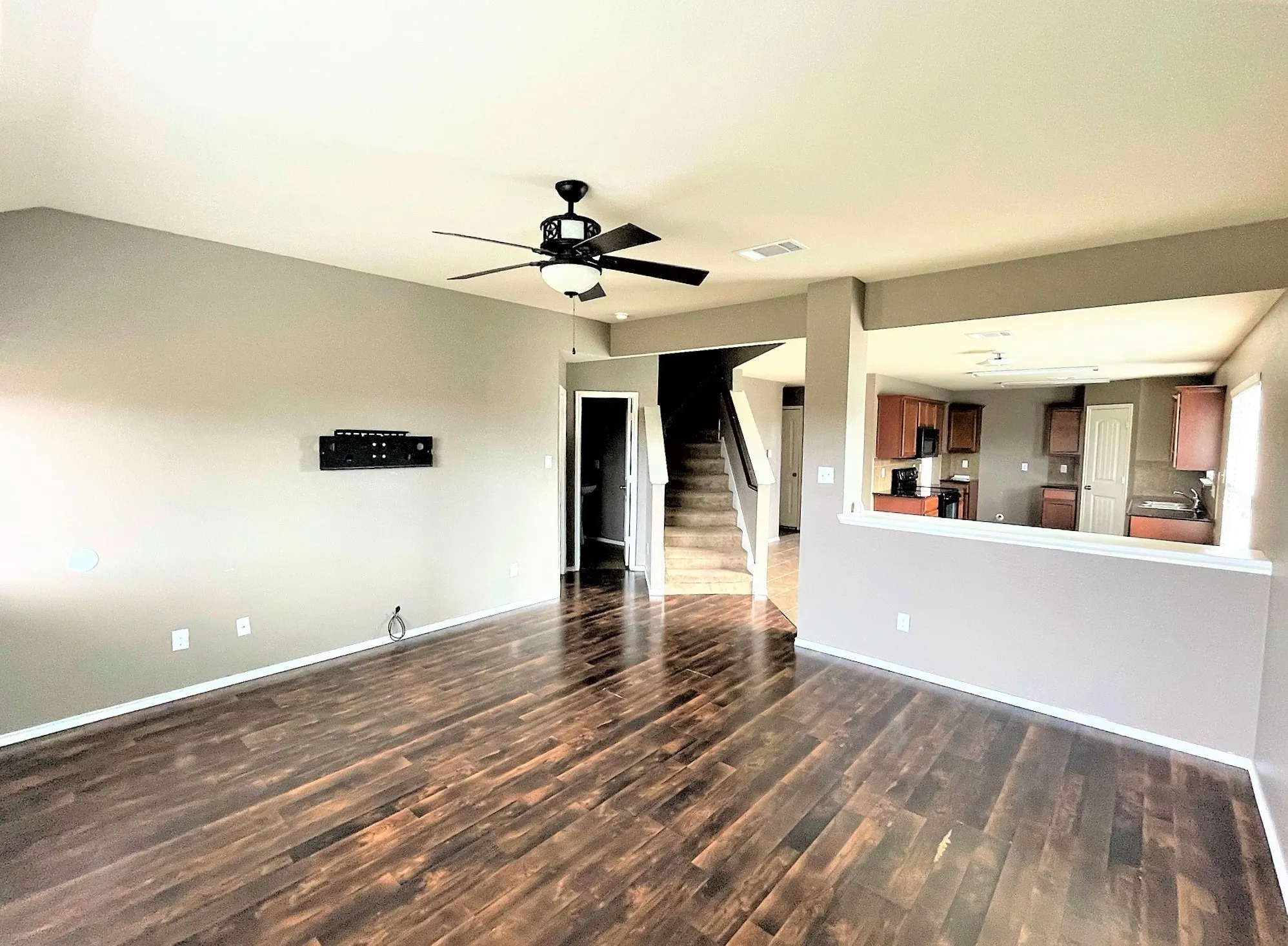 Single Family Residence For Rent in Collin County , 208 Dye Drive, Royse City, Texas 75189, 5 Bedroom, 4 Bathroom, 2 Garage spaces, 2,369 Sqft, built in 2014, mls#21393880, Real Estate Agent in Royse City, Homes For Rent in Collin county, Homes For Rent in Royse City, Realtor in Royse City Texas, Real Estate Brokerage Independent Realty Texas, Luminita Cordes Realtor