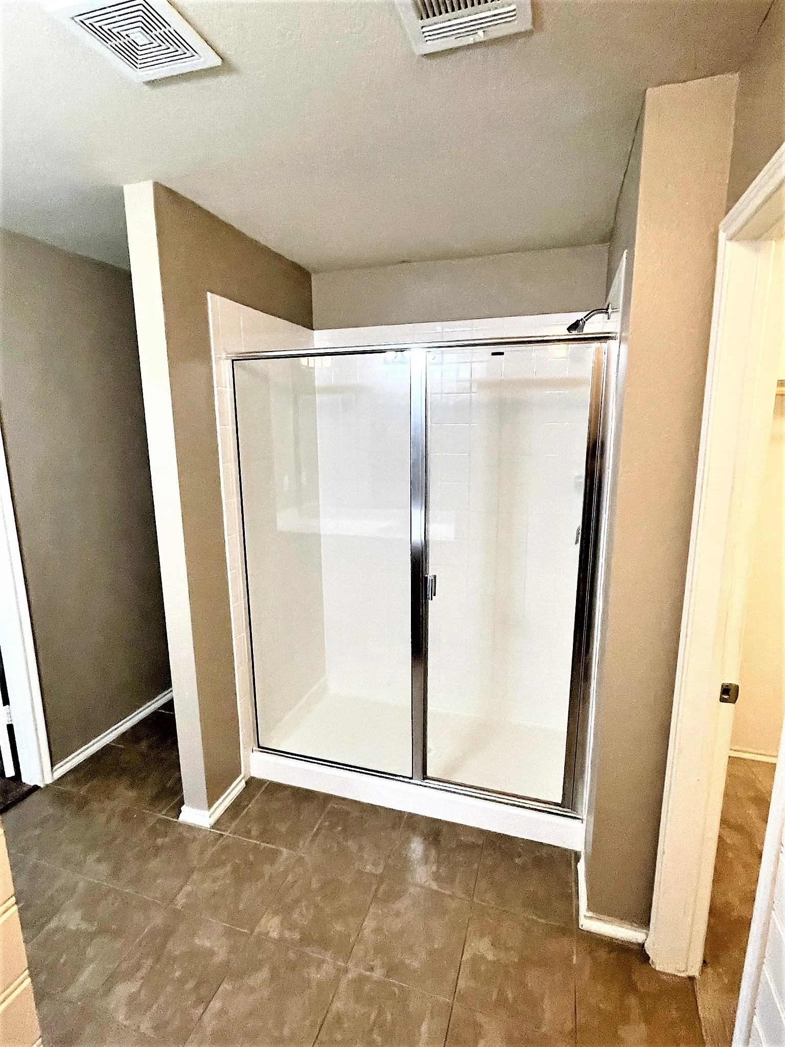 Single Family Residence For Rent in Collin County , 208 Dye Drive, Royse City, Texas 75189, 5 Bedroom, 4 Bathroom, 2 Garage spaces, 2,369 Sqft, built in 2014, mls#21393880, Real Estate Agent in Royse City, Homes For Rent in Collin county, Homes For Rent in Royse City, Realtor in Royse City Texas, Real Estate Brokerage Independent Realty Texas, Luminita Cordes Realtor