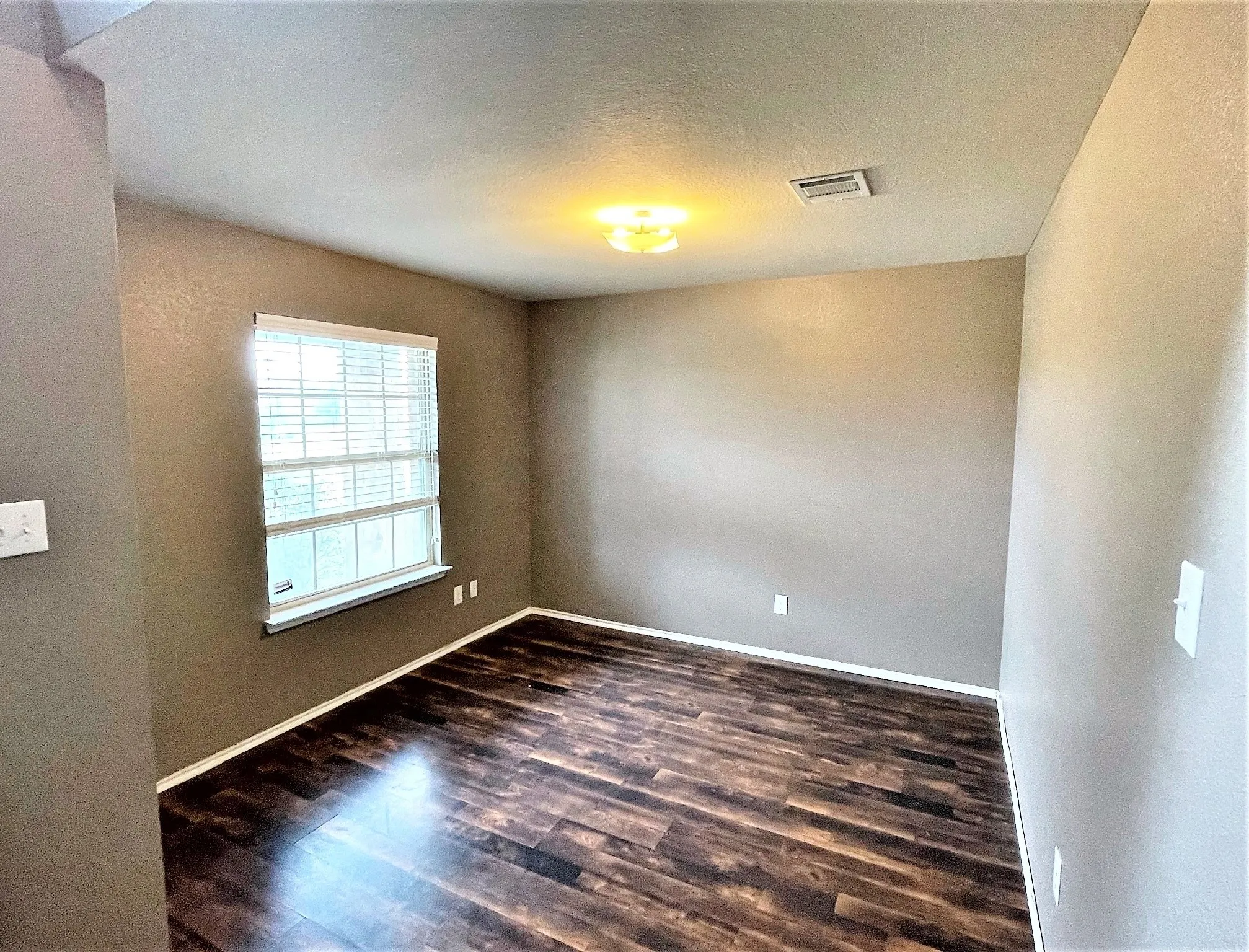 Single Family Residence For Rent in Collin County , 208 Dye Drive, Royse City, Texas 75189, 5 Bedroom, 4 Bathroom, 2 Garage spaces, 2,369 Sqft, built in 2014, mls#21393880, Real Estate Agent in Royse City, Homes For Rent in Collin county, Homes For Rent in Royse City, Realtor in Royse City Texas, Real Estate Brokerage Independent Realty Texas, Luminita Cordes Realtor