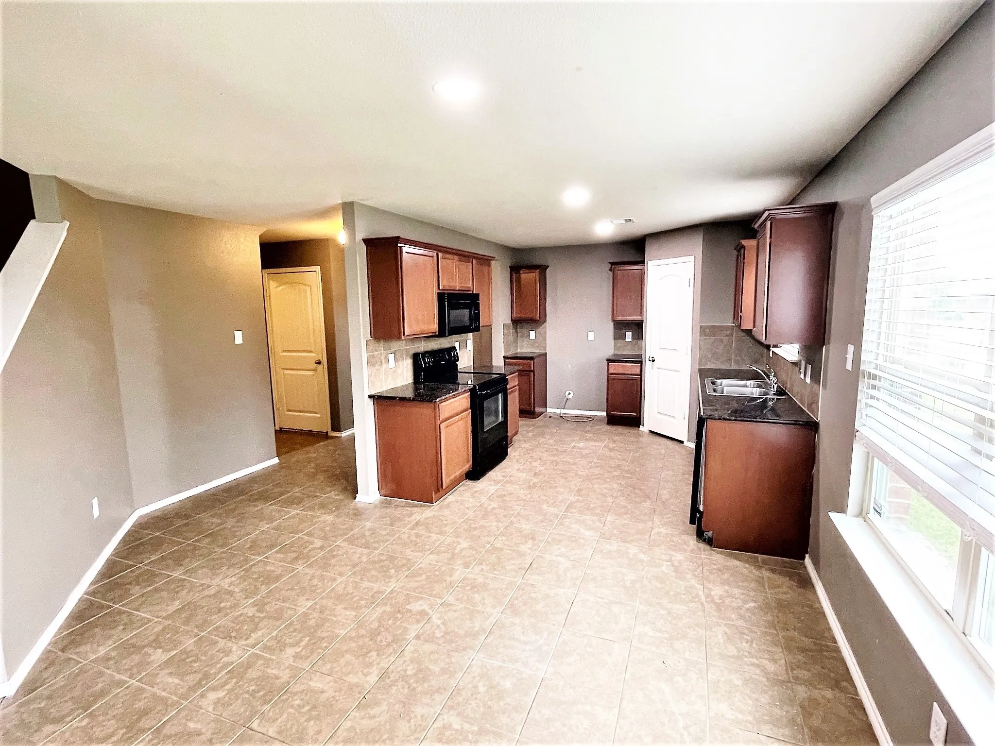 Single Family Residence For Rent in Collin County , 208 Dye Drive, Royse City, Texas 75189, 5 Bedroom, 4 Bathroom, 2 Garage spaces, 2,369 Sqft, built in 2014, mls#21393880, Real Estate Agent in Royse City, Homes For Rent in Collin county, Homes For Rent in Royse City, Realtor in Royse City Texas, Real Estate Brokerage Independent Realty Texas, Luminita Cordes Realtor