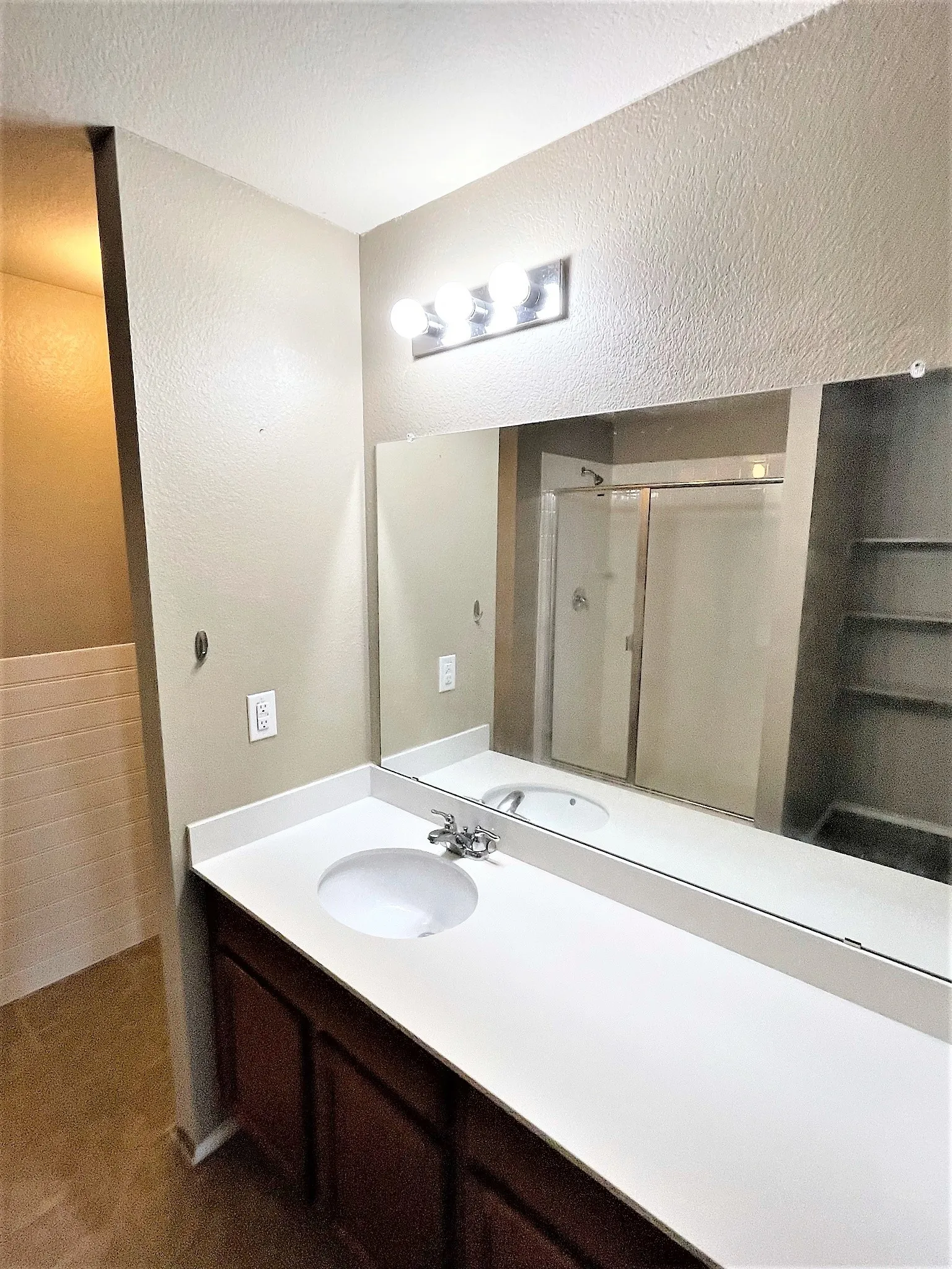 Single Family Residence For Rent in Collin County , 208 Dye Drive, Royse City, Texas 75189, 5 Bedroom, 4 Bathroom, 2 Garage spaces, 2,369 Sqft, built in 2014, mls#21393880, Real Estate Agent in Royse City, Homes For Rent in Collin county, Homes For Rent in Royse City, Realtor in Royse City Texas, Real Estate Brokerage Independent Realty Texas, Luminita Cordes Realtor