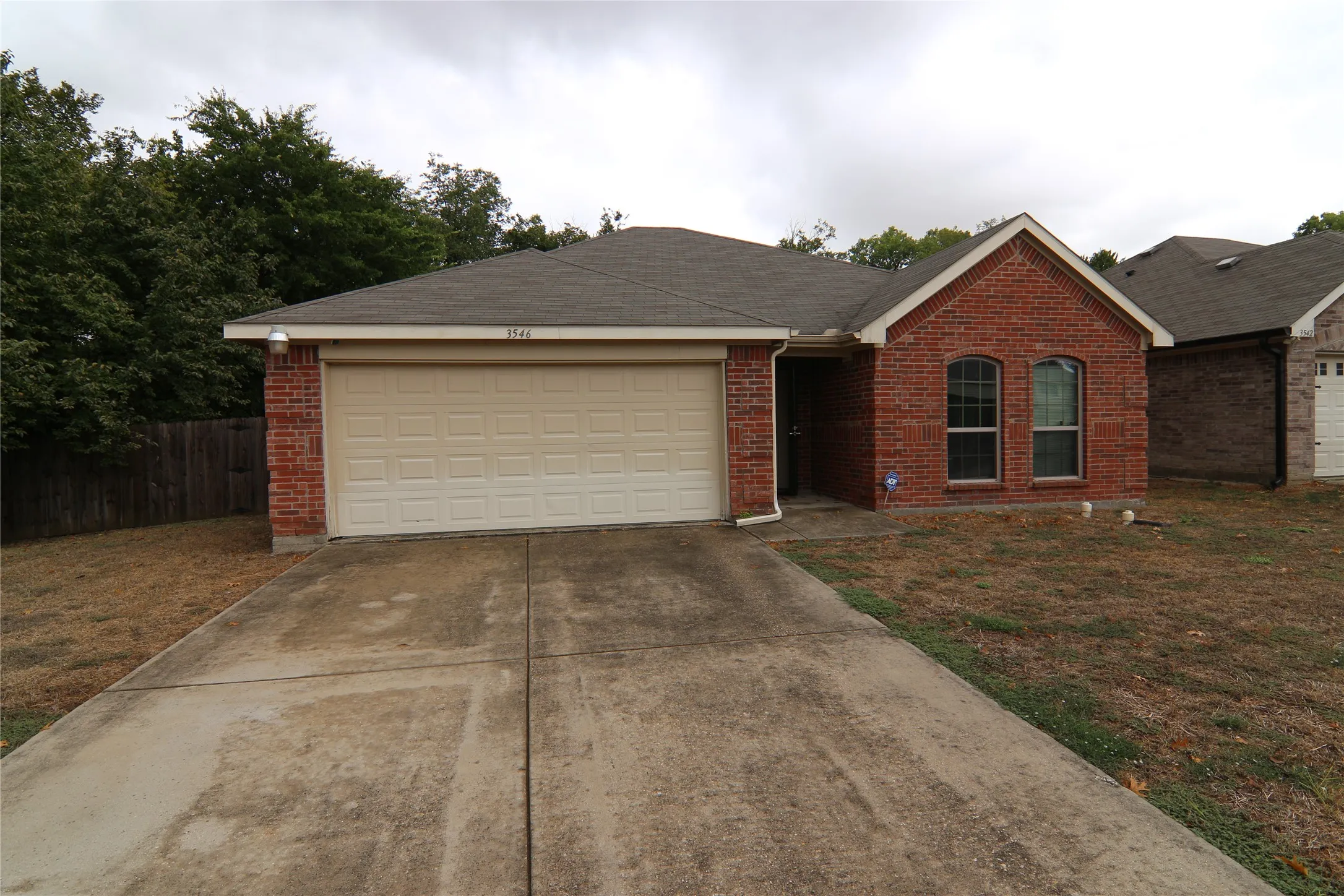 Single Family Residence For Sale in Dallas County , 3546 Mojave Drive, Dallas, Texas 75241, 3 Bedroom, 2 Bathroom, 2 Garage spaces, 1,424 Sqft, built in 2013, mls#21393381, Real Estate Agent in Dallas, Homes For Sale in Dallas county, Homes For Sale in Dallas, Realtor in Dallas Texas, Real Estate Brokerage Independent Realty Texas, Luminita Cordes Realtor