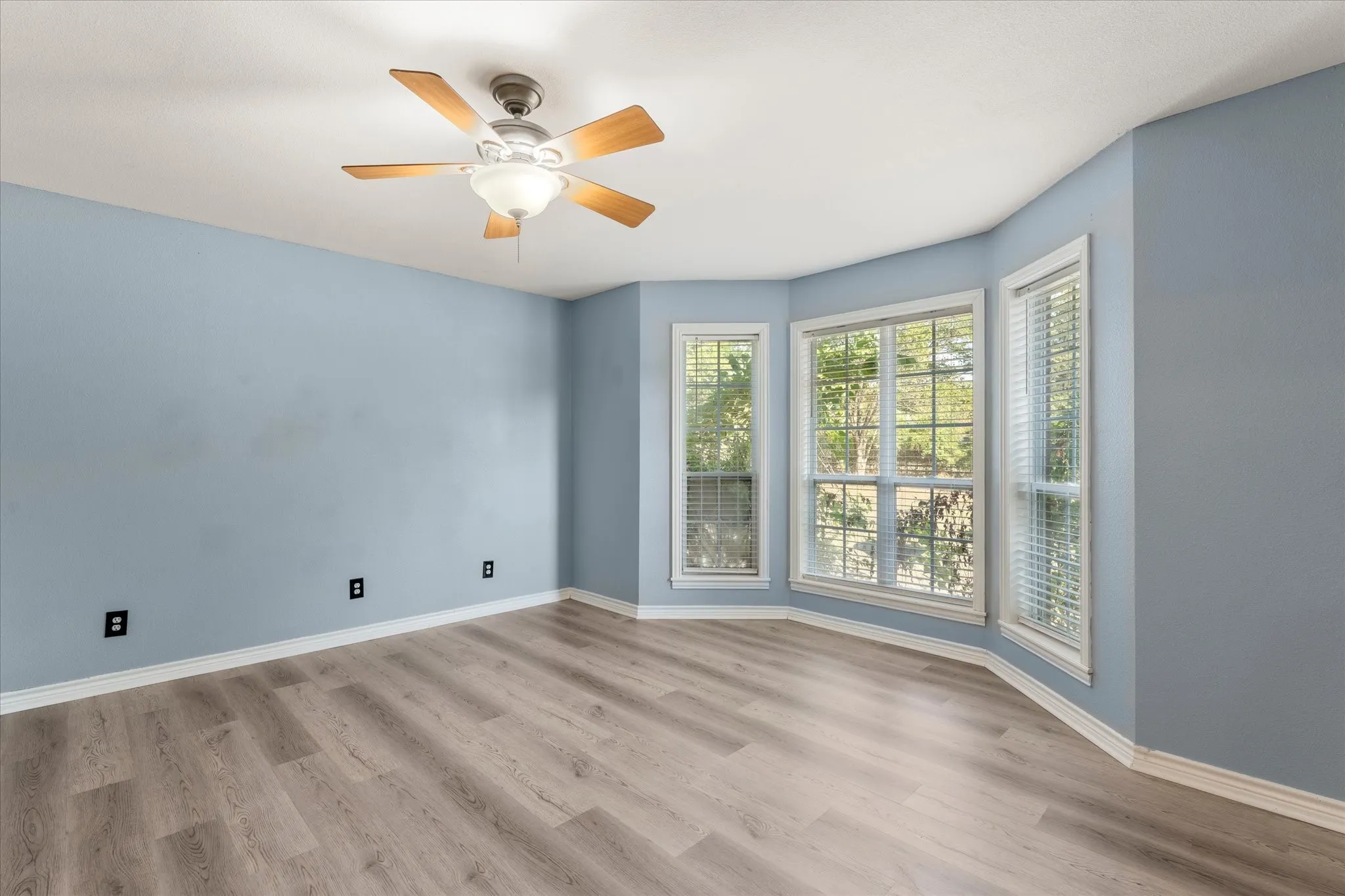 Single Family Residence For Sale in Franklin (TX) County , 150 County Rd NW 2045, Mount Vernon, Texas 75457, 3 Bedroom, 3 Bathroom, 2 Garage spaces, 2,826 Sqft, built in 2004, mls#21393460, Real Estate Agent in Mount Vernon, Homes For Sale in Franklin (TX) county, Homes For Sale in Mount Vernon, Realtor in Mount Vernon Texas, Real Estate Brokerage Independent Realty Texas, Luminita Cordes Realtor