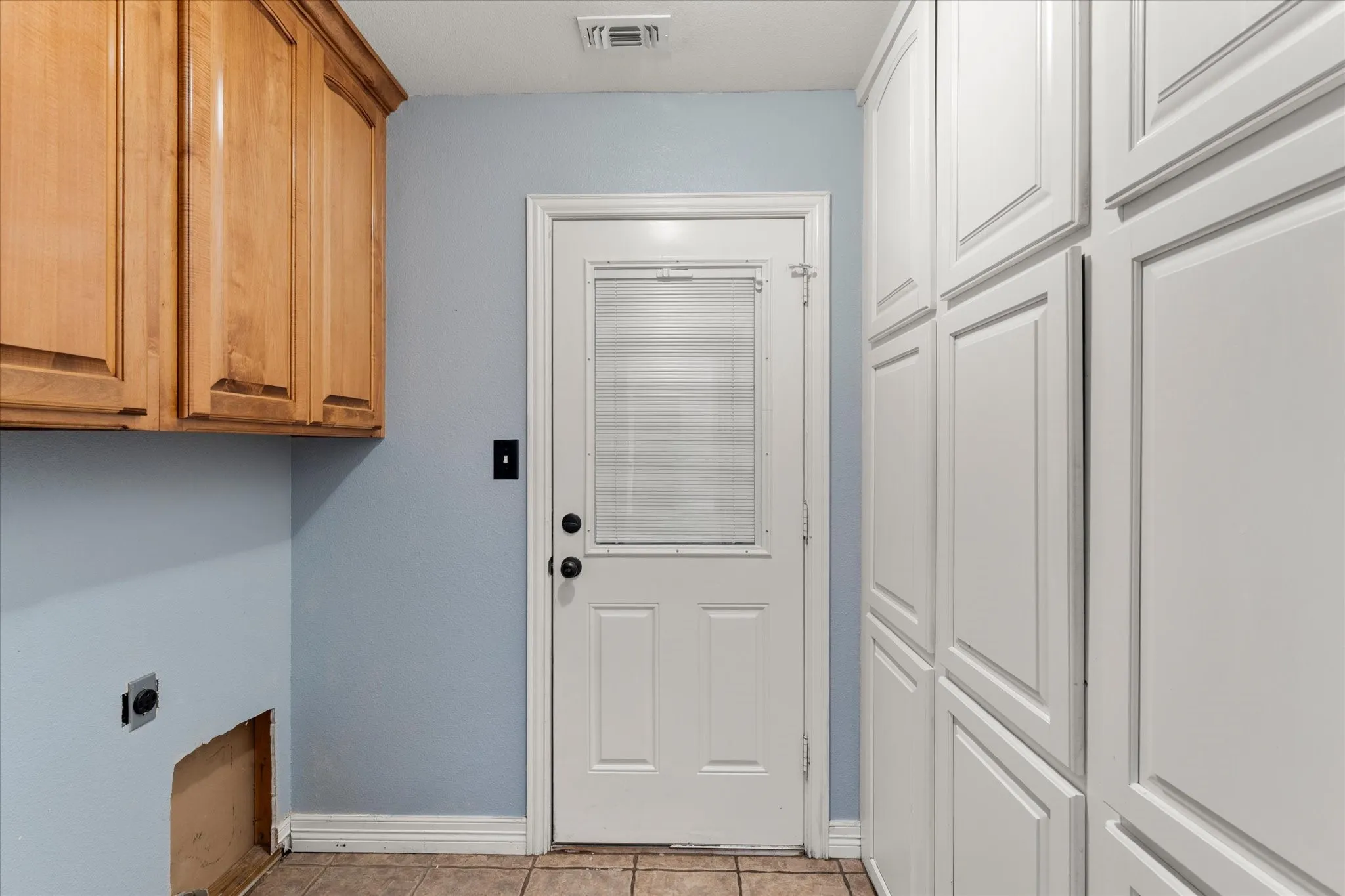 Single Family Residence For Sale in Franklin (TX) County , 150 County Rd NW 2045, Mount Vernon, Texas 75457, 3 Bedroom, 3 Bathroom, 2 Garage spaces, 2,826 Sqft, built in 2004, mls#21393460, Real Estate Agent in Mount Vernon, Homes For Sale in Franklin (TX) county, Homes For Sale in Mount Vernon, Realtor in Mount Vernon Texas, Real Estate Brokerage Independent Realty Texas, Luminita Cordes Realtor
