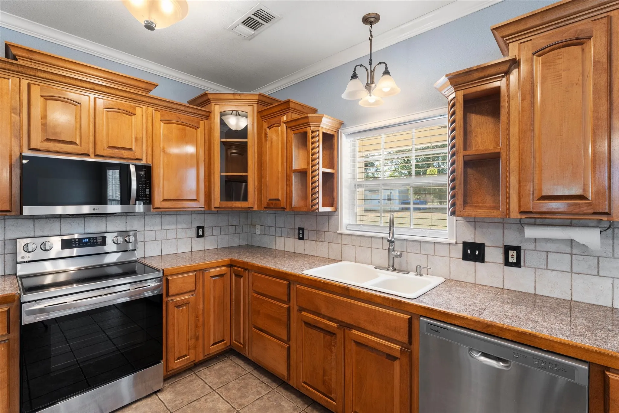Single Family Residence For Sale in Franklin (TX) County , 150 County Rd NW 2045, Mount Vernon, Texas 75457, 3 Bedroom, 3 Bathroom, 2 Garage spaces, 2,826 Sqft, built in 2004, mls#21393460, Real Estate Agent in Mount Vernon, Homes For Sale in Franklin (TX) county, Homes For Sale in Mount Vernon, Realtor in Mount Vernon Texas, Real Estate Brokerage Independent Realty Texas, Luminita Cordes Realtor