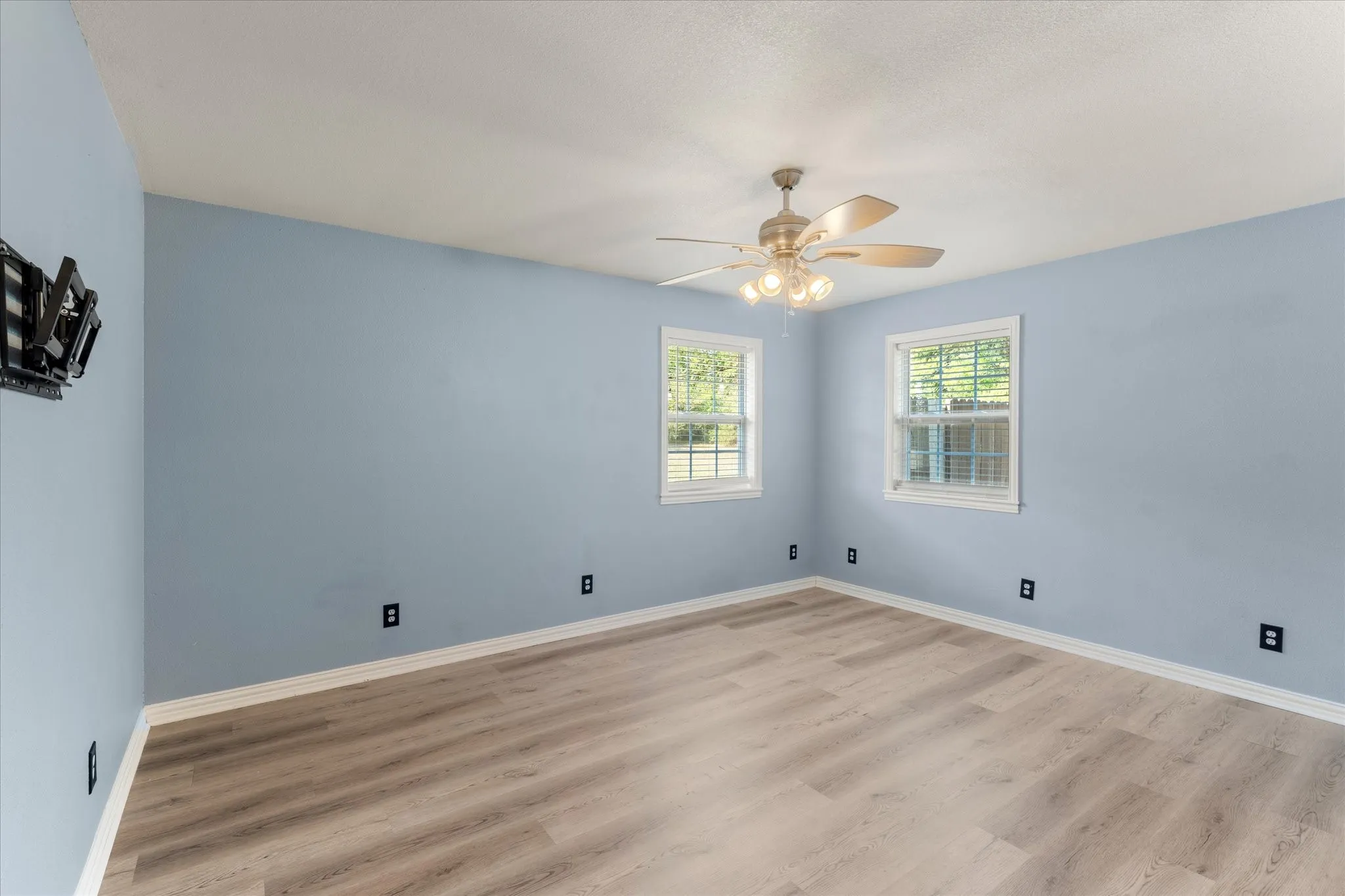 Single Family Residence For Sale in Franklin (TX) County , 150 County Rd NW 2045, Mount Vernon, Texas 75457, 3 Bedroom, 3 Bathroom, 2 Garage spaces, 2,826 Sqft, built in 2004, mls#21393460, Real Estate Agent in Mount Vernon, Homes For Sale in Franklin (TX) county, Homes For Sale in Mount Vernon, Realtor in Mount Vernon Texas, Real Estate Brokerage Independent Realty Texas, Luminita Cordes Realtor