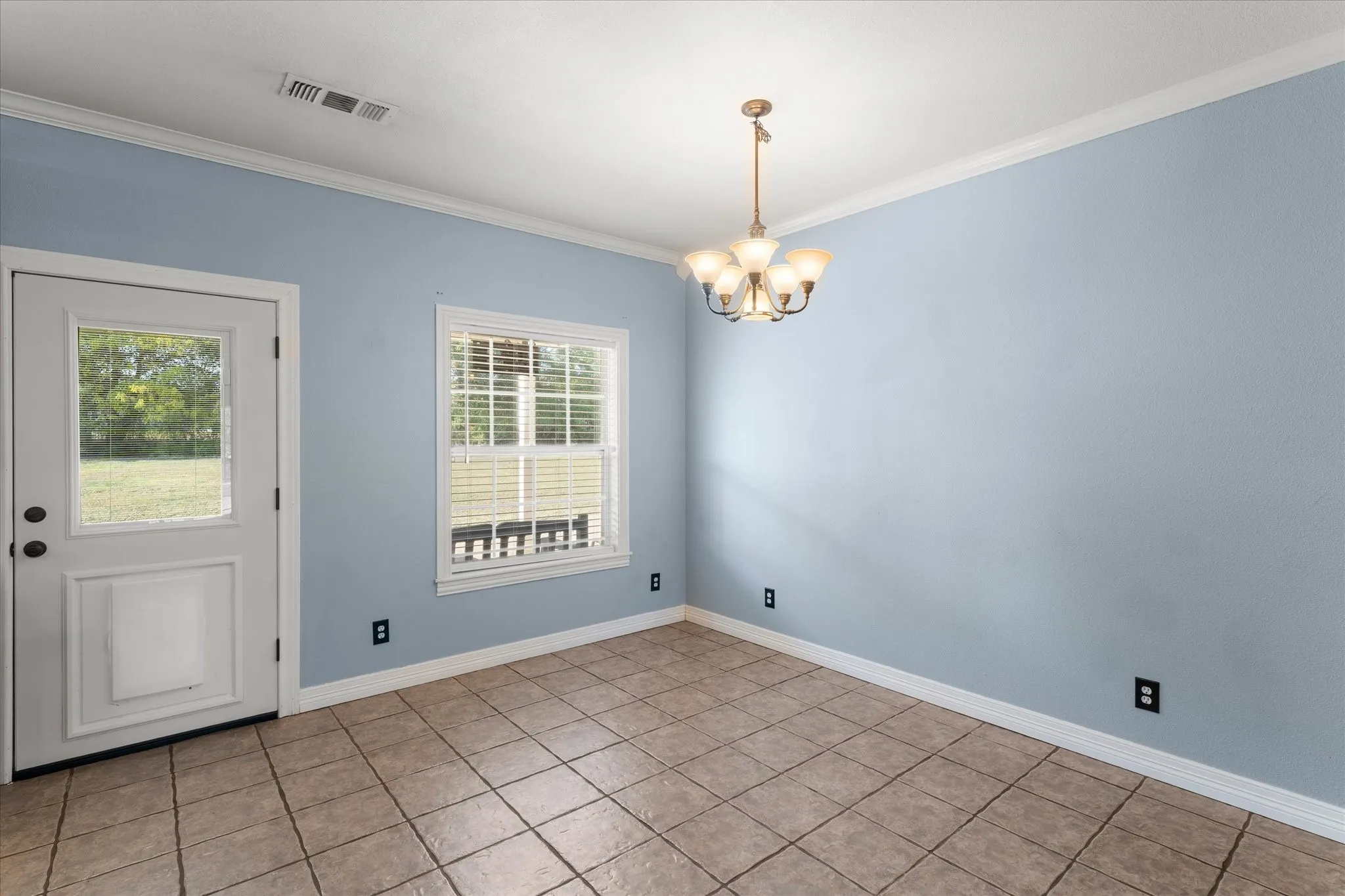 Single Family Residence For Sale in Franklin (TX) County , 150 County Rd NW 2045, Mount Vernon, Texas 75457, 3 Bedroom, 3 Bathroom, 2 Garage spaces, 2,826 Sqft, built in 2004, mls#21393460, Real Estate Agent in Mount Vernon, Homes For Sale in Franklin (TX) county, Homes For Sale in Mount Vernon, Realtor in Mount Vernon Texas, Real Estate Brokerage Independent Realty Texas, Luminita Cordes Realtor