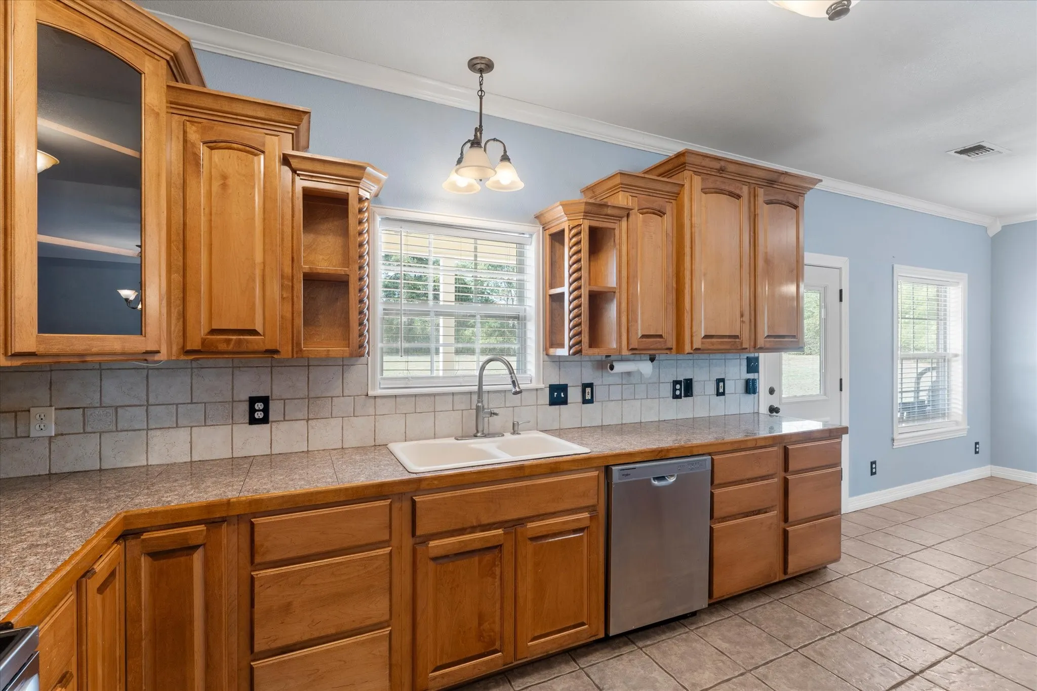 Single Family Residence For Sale in Franklin (TX) County , 150 County Rd NW 2045, Mount Vernon, Texas 75457, 3 Bedroom, 3 Bathroom, 2 Garage spaces, 2,826 Sqft, built in 2004, mls#21393460, Real Estate Agent in Mount Vernon, Homes For Sale in Franklin (TX) county, Homes For Sale in Mount Vernon, Realtor in Mount Vernon Texas, Real Estate Brokerage Independent Realty Texas, Luminita Cordes Realtor