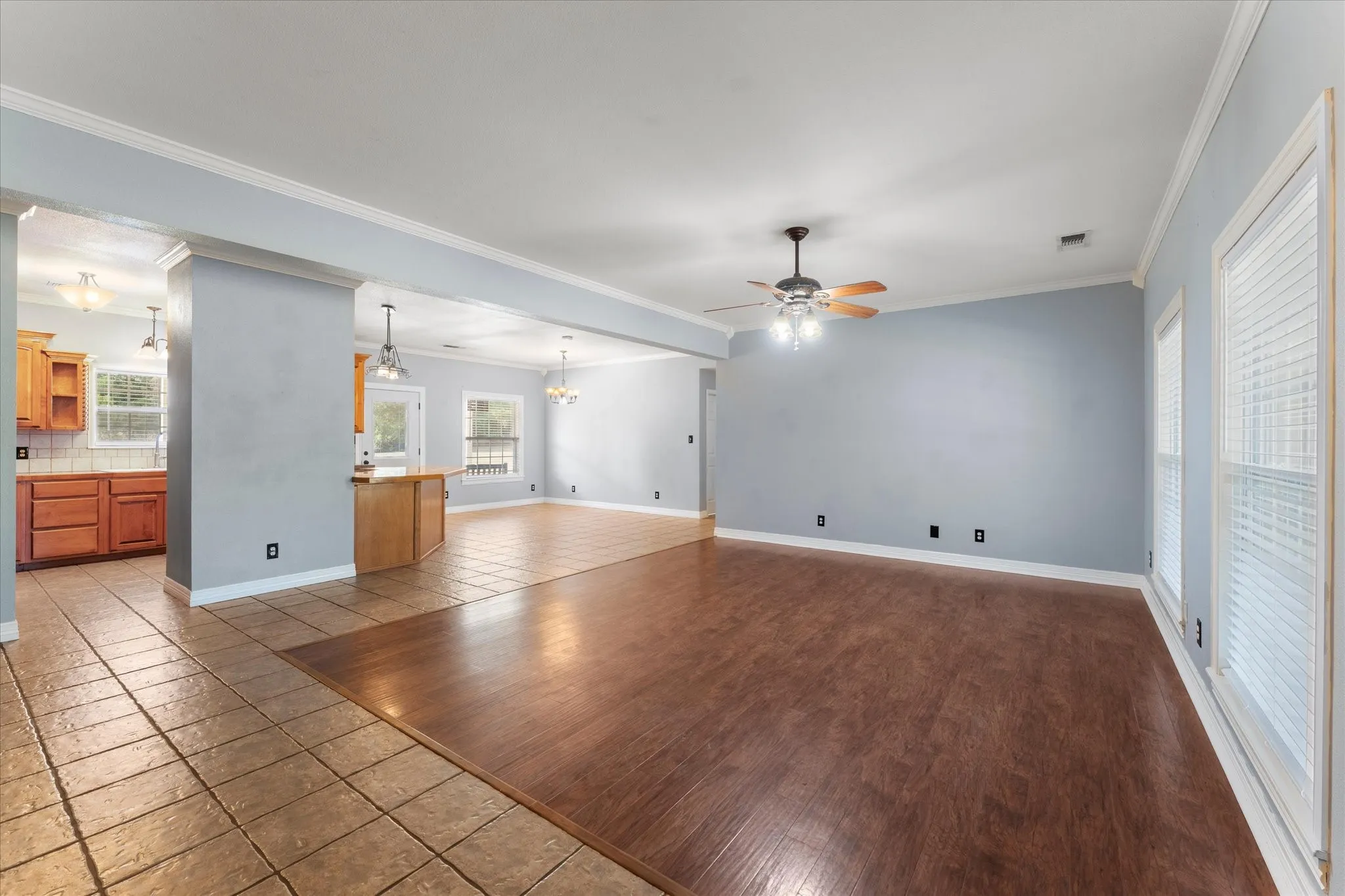 Single Family Residence For Sale in Franklin (TX) County , 150 County Rd NW 2045, Mount Vernon, Texas 75457, 3 Bedroom, 3 Bathroom, 2 Garage spaces, 2,826 Sqft, built in 2004, mls#21393460, Real Estate Agent in Mount Vernon, Homes For Sale in Franklin (TX) county, Homes For Sale in Mount Vernon, Realtor in Mount Vernon Texas, Real Estate Brokerage Independent Realty Texas, Luminita Cordes Realtor