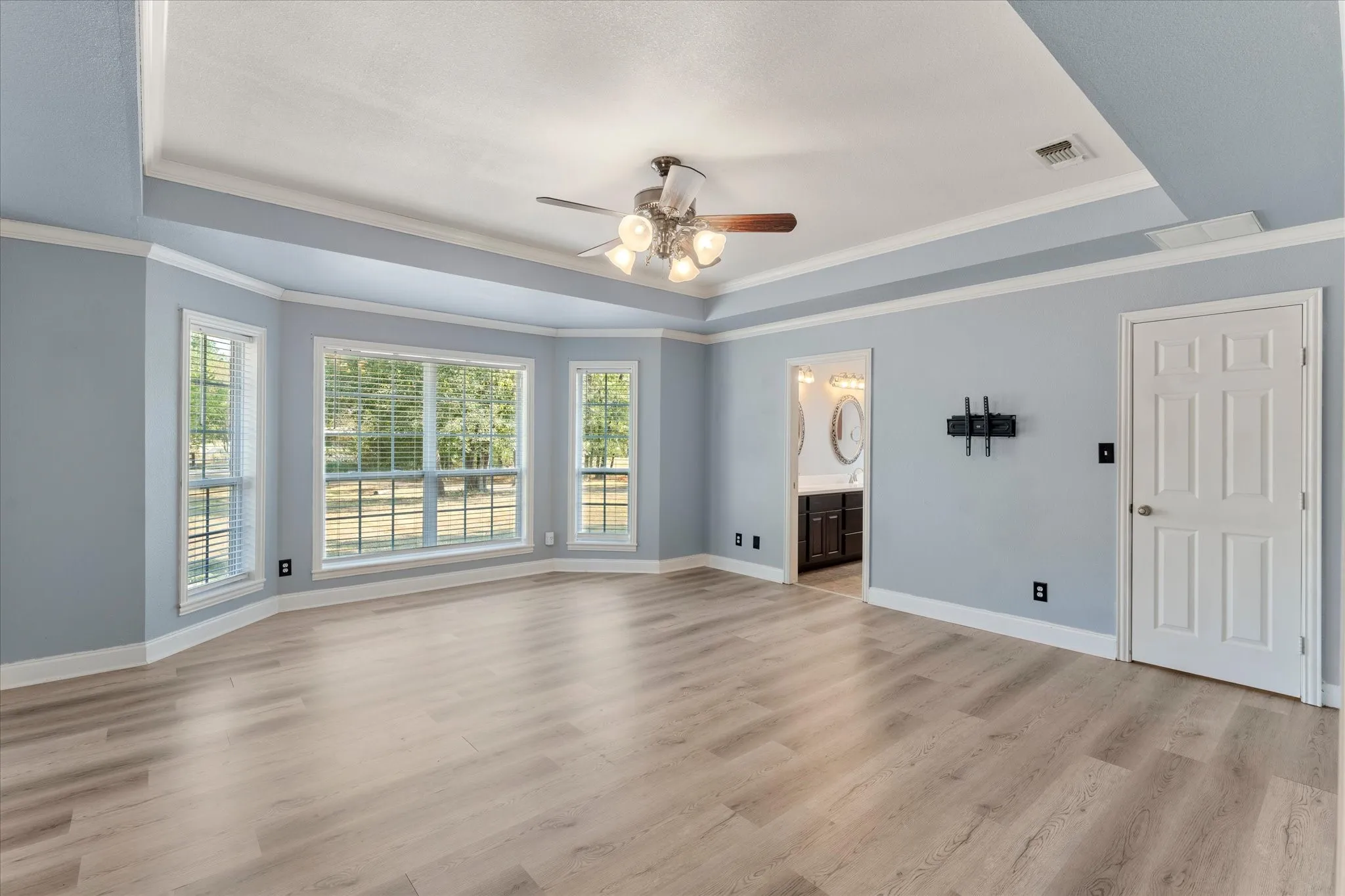 Single Family Residence For Sale in Franklin (TX) County , 150 County Rd NW 2045, Mount Vernon, Texas 75457, 3 Bedroom, 3 Bathroom, 2 Garage spaces, 2,826 Sqft, built in 2004, mls#21393460, Real Estate Agent in Mount Vernon, Homes For Sale in Franklin (TX) county, Homes For Sale in Mount Vernon, Realtor in Mount Vernon Texas, Real Estate Brokerage Independent Realty Texas, Luminita Cordes Realtor