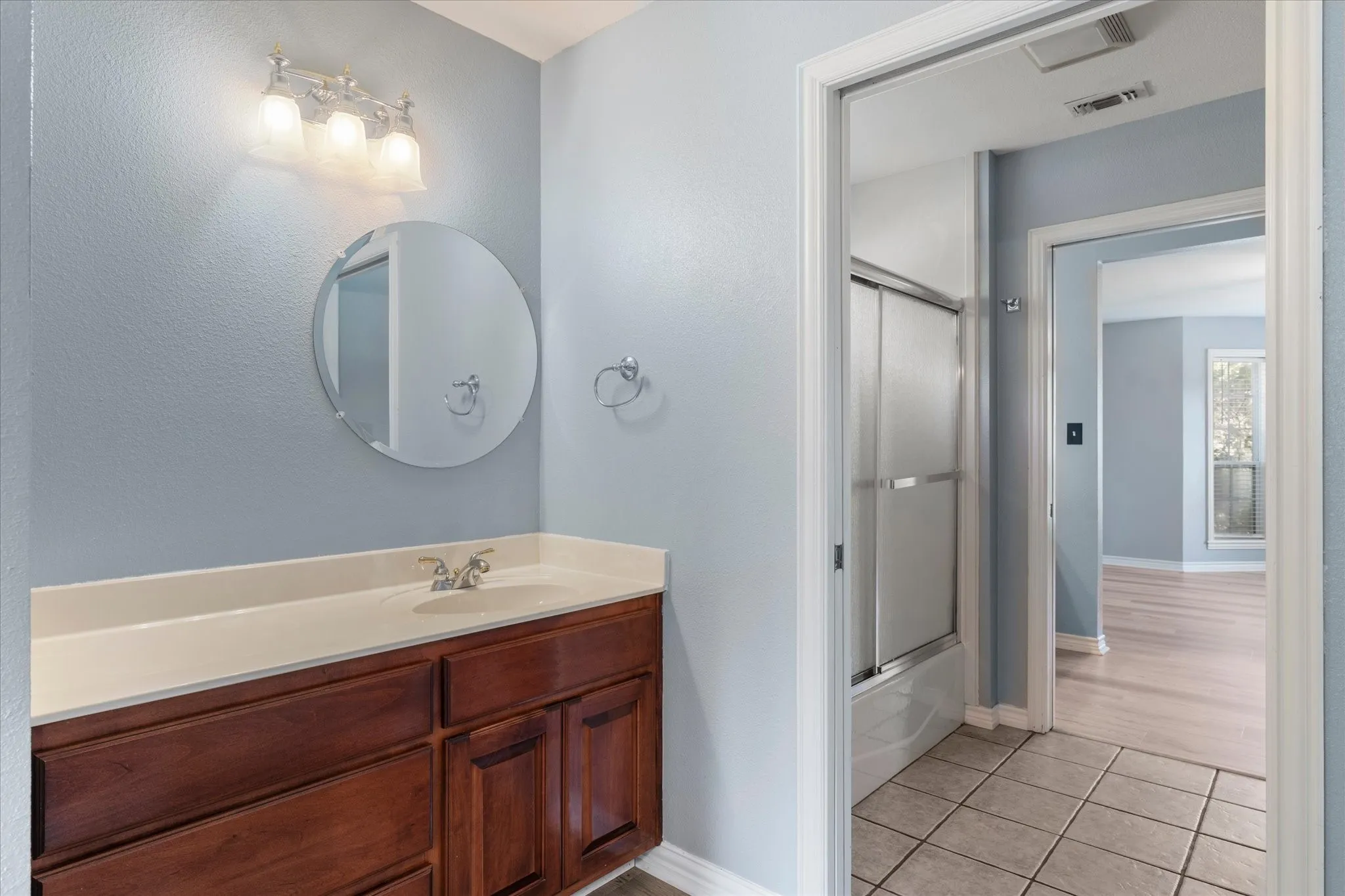 Single Family Residence For Sale in Franklin (TX) County , 150 County Rd NW 2045, Mount Vernon, Texas 75457, 3 Bedroom, 3 Bathroom, 2 Garage spaces, 2,826 Sqft, built in 2004, mls#21393460, Real Estate Agent in Mount Vernon, Homes For Sale in Franklin (TX) county, Homes For Sale in Mount Vernon, Realtor in Mount Vernon Texas, Real Estate Brokerage Independent Realty Texas, Luminita Cordes Realtor