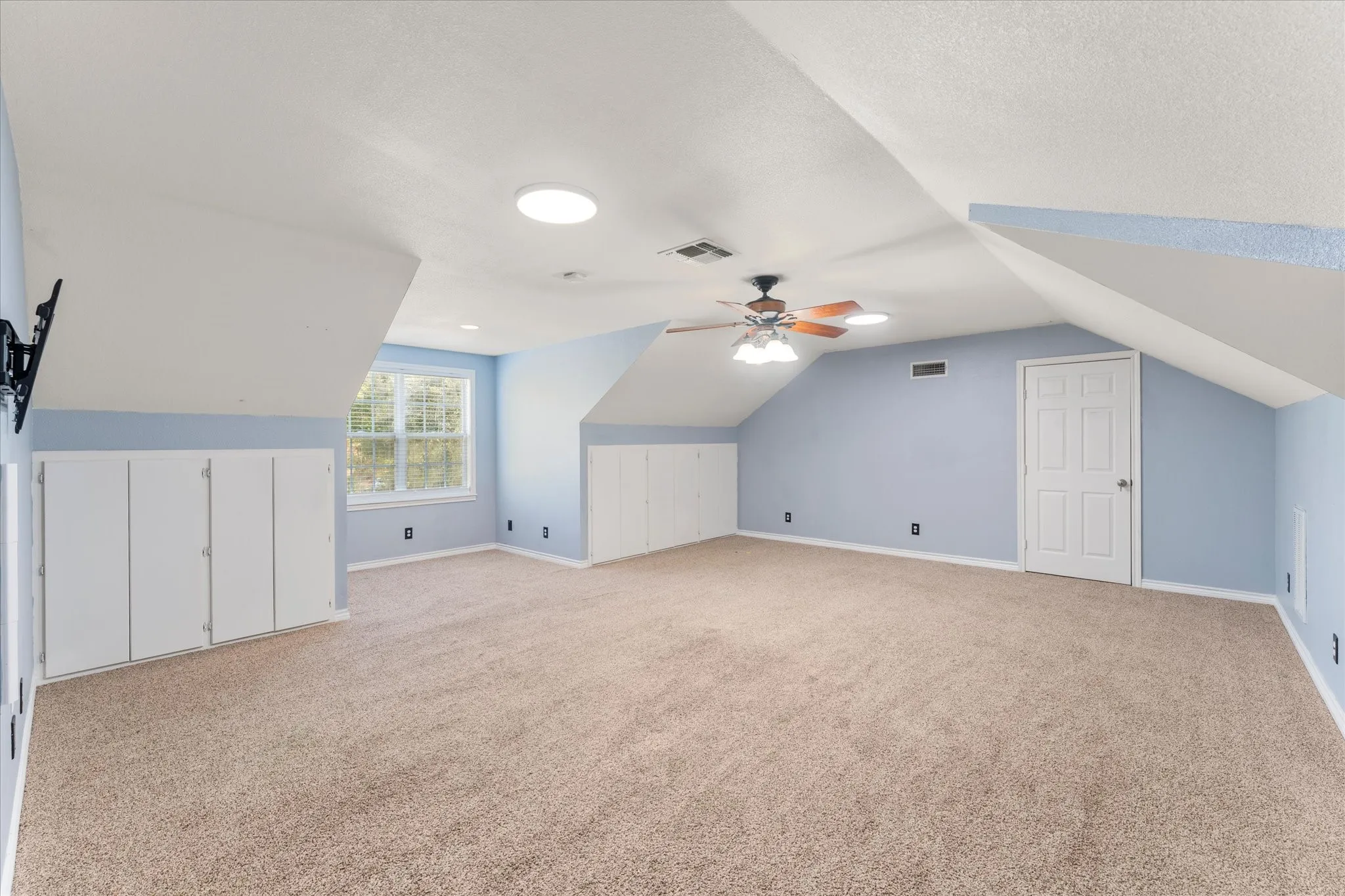 Single Family Residence For Sale in Franklin (TX) County , 150 County Rd NW 2045, Mount Vernon, Texas 75457, 3 Bedroom, 3 Bathroom, 2 Garage spaces, 2,826 Sqft, built in 2004, mls#21393460, Real Estate Agent in Mount Vernon, Homes For Sale in Franklin (TX) county, Homes For Sale in Mount Vernon, Realtor in Mount Vernon Texas, Real Estate Brokerage Independent Realty Texas, Luminita Cordes Realtor