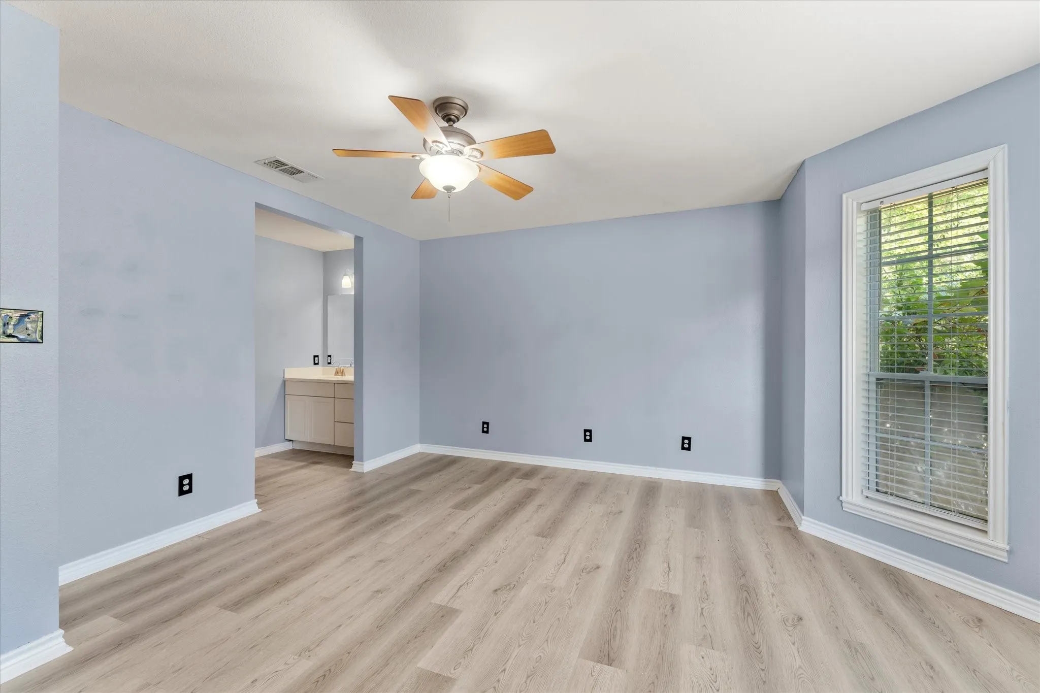 Single Family Residence For Sale in Franklin (TX) County , 150 County Rd NW 2045, Mount Vernon, Texas 75457, 3 Bedroom, 3 Bathroom, 2 Garage spaces, 2,826 Sqft, built in 2004, mls#21393460, Real Estate Agent in Mount Vernon, Homes For Sale in Franklin (TX) county, Homes For Sale in Mount Vernon, Realtor in Mount Vernon Texas, Real Estate Brokerage Independent Realty Texas, Luminita Cordes Realtor