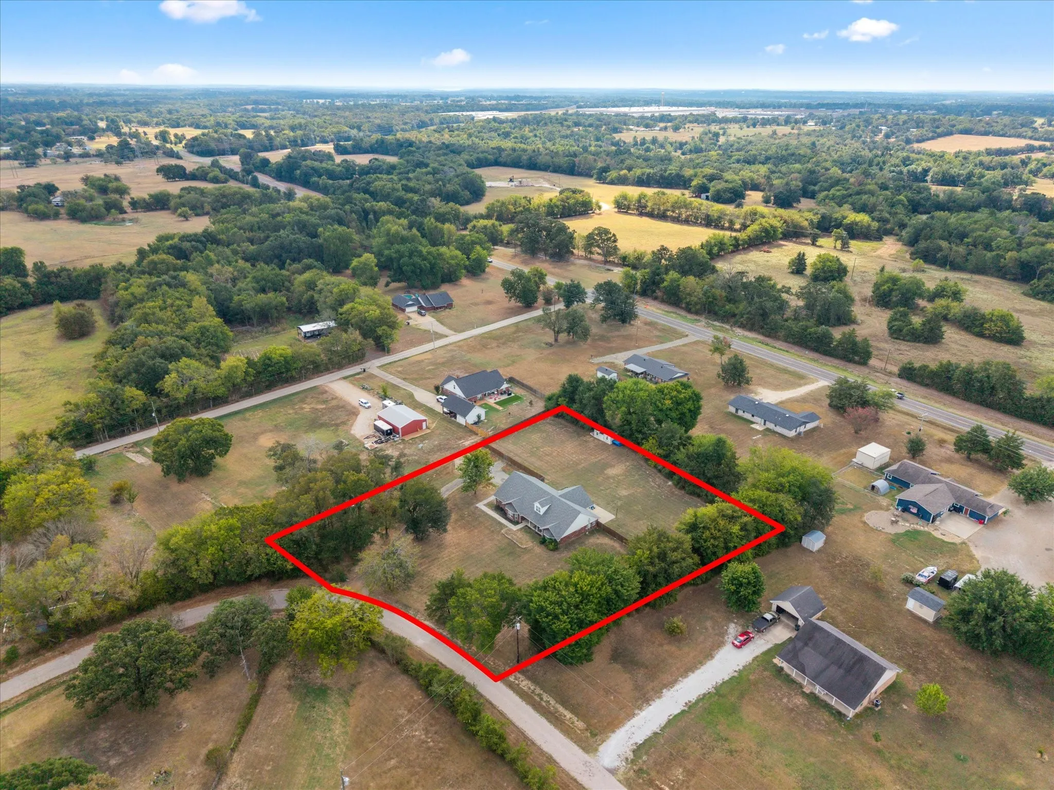Single Family Residence For Sale in Franklin (TX) County , 150 County Rd NW 2045, Mount Vernon, Texas 75457, 3 Bedroom, 3 Bathroom, 2 Garage spaces, 2,826 Sqft, built in 2004, mls#21393460, Real Estate Agent in Mount Vernon, Homes For Sale in Franklin (TX) county, Homes For Sale in Mount Vernon, Realtor in Mount Vernon Texas, Real Estate Brokerage Independent Realty Texas, Luminita Cordes Realtor