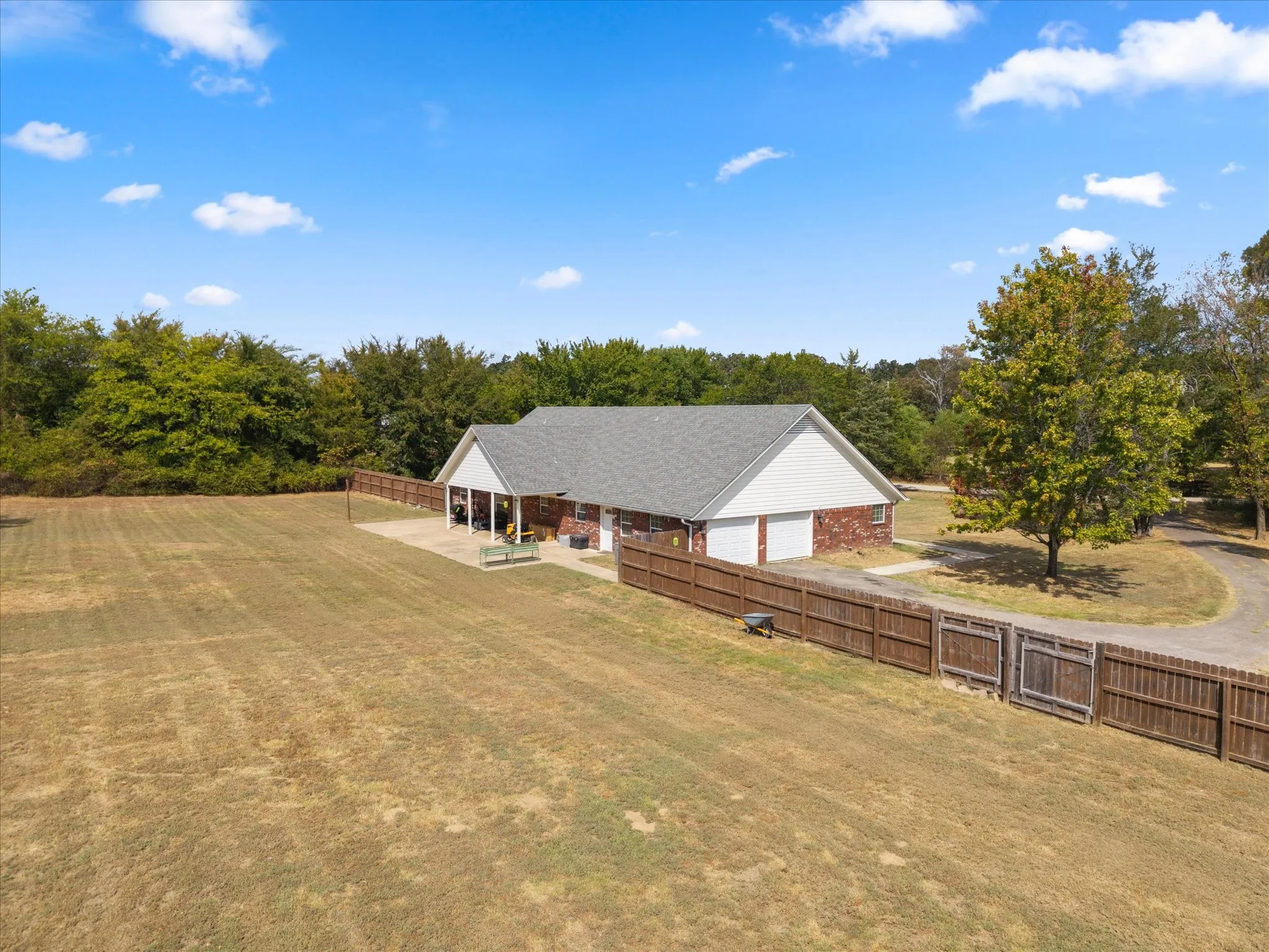 Single Family Residence For Sale in Franklin (TX) County , 150 County Rd NW 2045, Mount Vernon, Texas 75457, 3 Bedroom, 3 Bathroom, 2 Garage spaces, 2,826 Sqft, built in 2004, mls#21393460, Real Estate Agent in Mount Vernon, Homes For Sale in Franklin (TX) county, Homes For Sale in Mount Vernon, Realtor in Mount Vernon Texas, Real Estate Brokerage Independent Realty Texas, Luminita Cordes Realtor