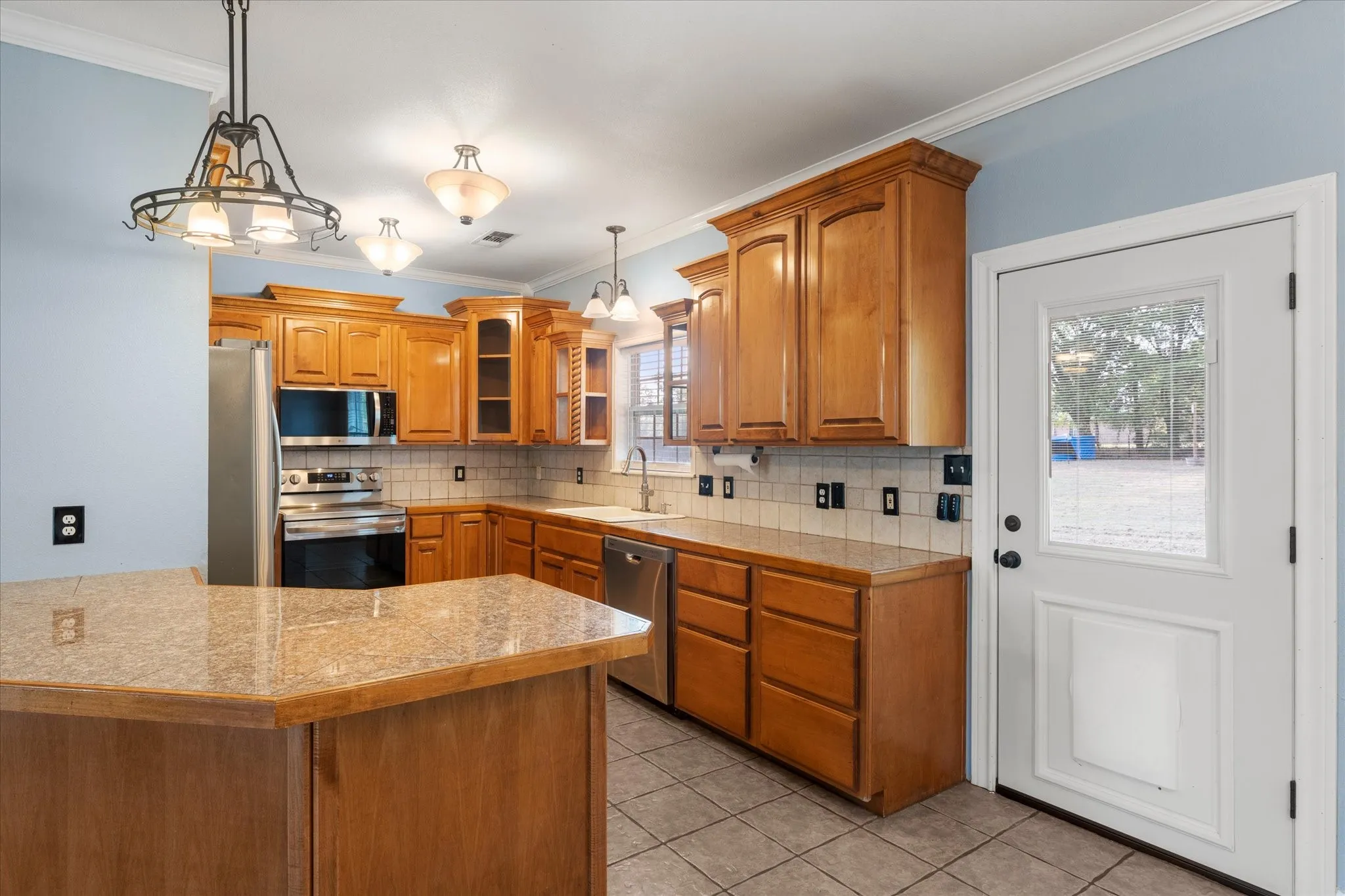 Single Family Residence For Sale in Franklin (TX) County , 150 County Rd NW 2045, Mount Vernon, Texas 75457, 3 Bedroom, 3 Bathroom, 2 Garage spaces, 2,826 Sqft, built in 2004, mls#21393460, Real Estate Agent in Mount Vernon, Homes For Sale in Franklin (TX) county, Homes For Sale in Mount Vernon, Realtor in Mount Vernon Texas, Real Estate Brokerage Independent Realty Texas, Luminita Cordes Realtor