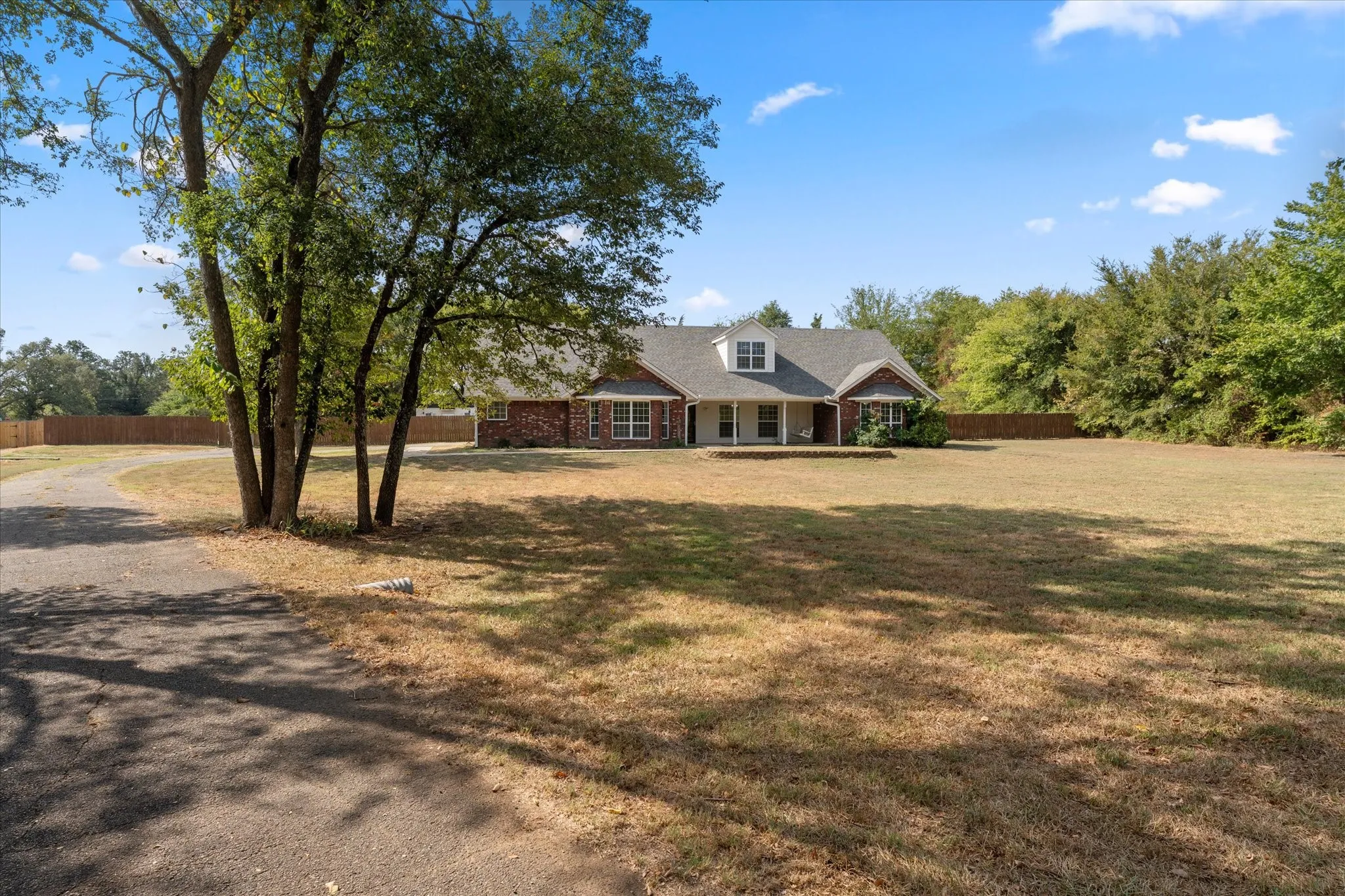 Single Family Residence For Sale in Franklin (TX) County , 150 County Rd NW 2045, Mount Vernon, Texas 75457, 3 Bedroom, 3 Bathroom, 2 Garage spaces, 2,826 Sqft, built in 2004, mls#21393460, Real Estate Agent in Mount Vernon, Homes For Sale in Franklin (TX) county, Homes For Sale in Mount Vernon, Realtor in Mount Vernon Texas, Real Estate Brokerage Independent Realty Texas, Luminita Cordes Realtor
