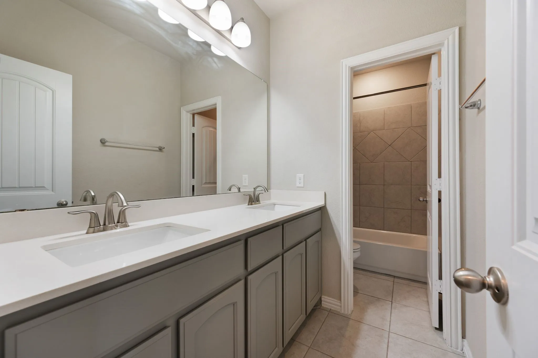 Single Family Residence For Sale in Wise County , 123 Mossy Creek Trail, Rhome, Texas 76078, 4 Bedroom, 3 Bathroom, 3 Garage spaces, 2,629 Sqft, built in 2020, mls#21393621, Real Estate Agent in Rhome, Homes For Sale in Wise county, Homes For Sale in Rhome, Realtor in Rhome Texas, Real Estate Brokerage Independent Realty Texas, Luminita Cordes Realtor