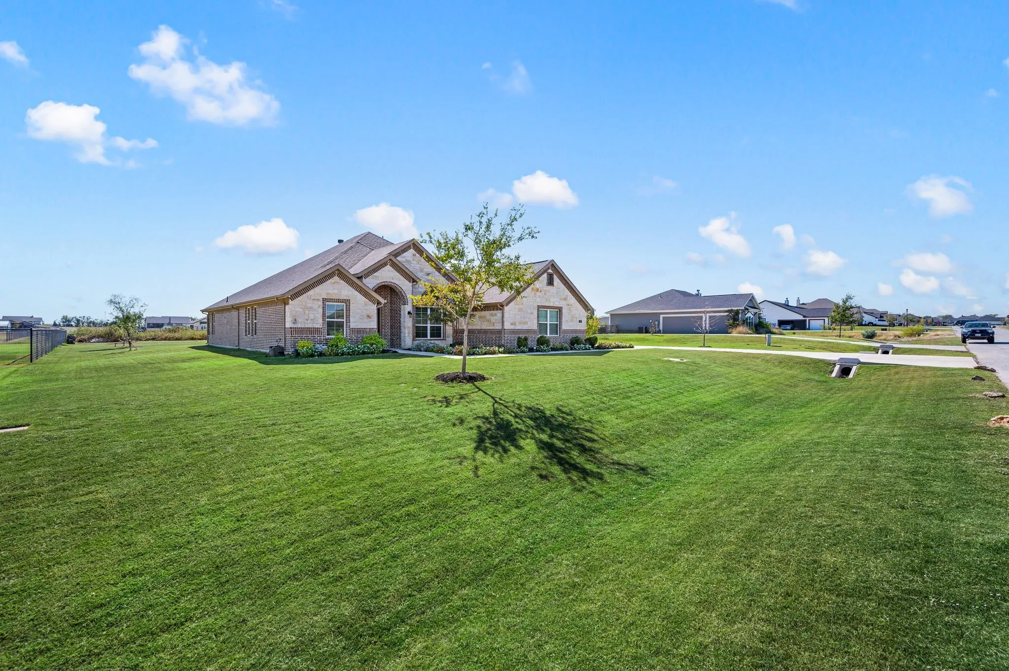 Single Family Residence For Sale in Wise County , 123 Mossy Creek Trail, Rhome, Texas 76078, 4 Bedroom, 3 Bathroom, 3 Garage spaces, 2,629 Sqft, built in 2020, mls#21393621, Real Estate Agent in Rhome, Homes For Sale in Wise county, Homes For Sale in Rhome, Realtor in Rhome Texas, Real Estate Brokerage Independent Realty Texas, Luminita Cordes Realtor
