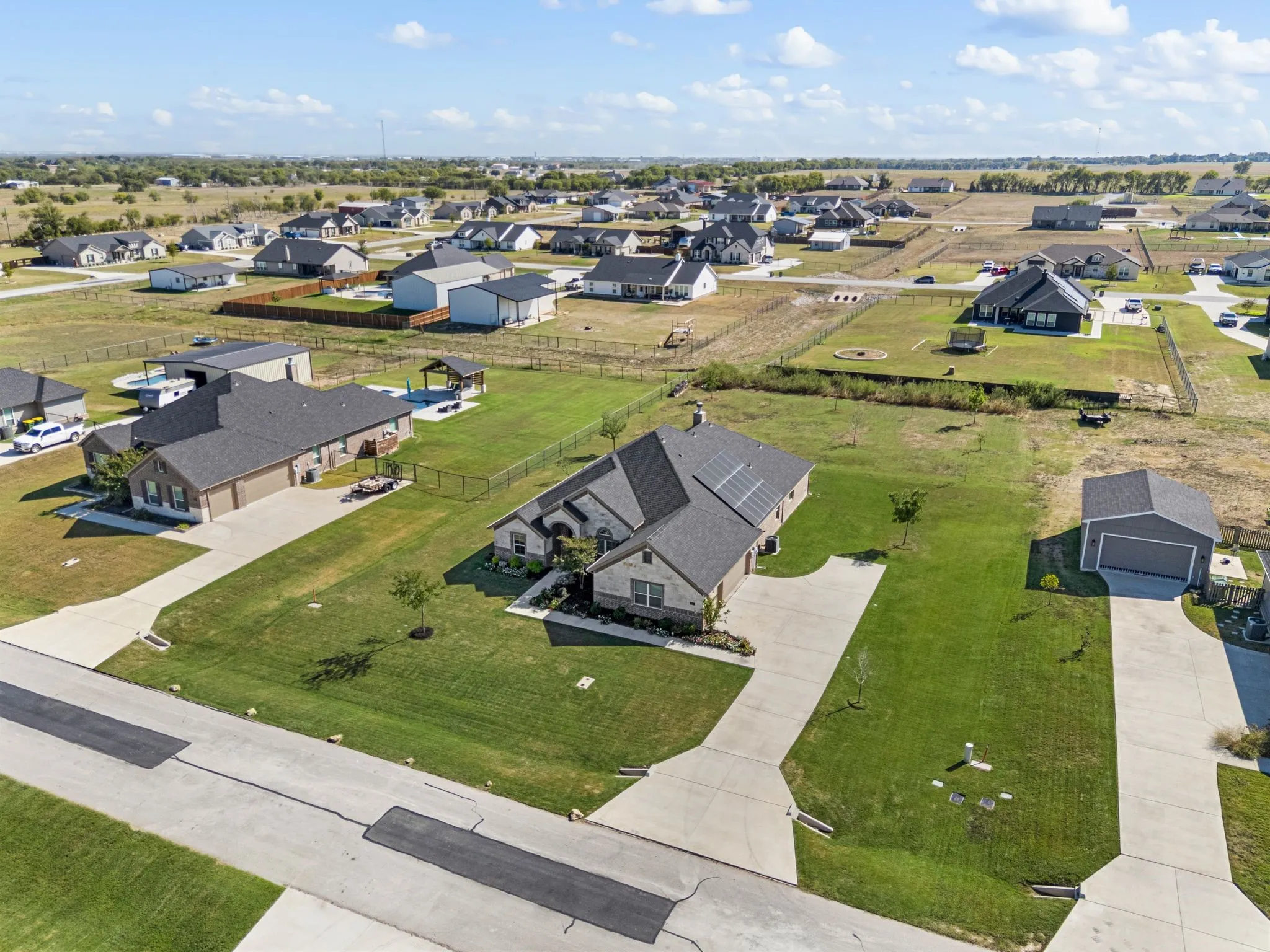 Single Family Residence For Sale in Wise County , 123 Mossy Creek Trail, Rhome, Texas 76078, 4 Bedroom, 3 Bathroom, 3 Garage spaces, 2,629 Sqft, built in 2020, mls#21393621, Real Estate Agent in Rhome, Homes For Sale in Wise county, Homes For Sale in Rhome, Realtor in Rhome Texas, Real Estate Brokerage Independent Realty Texas, Luminita Cordes Realtor