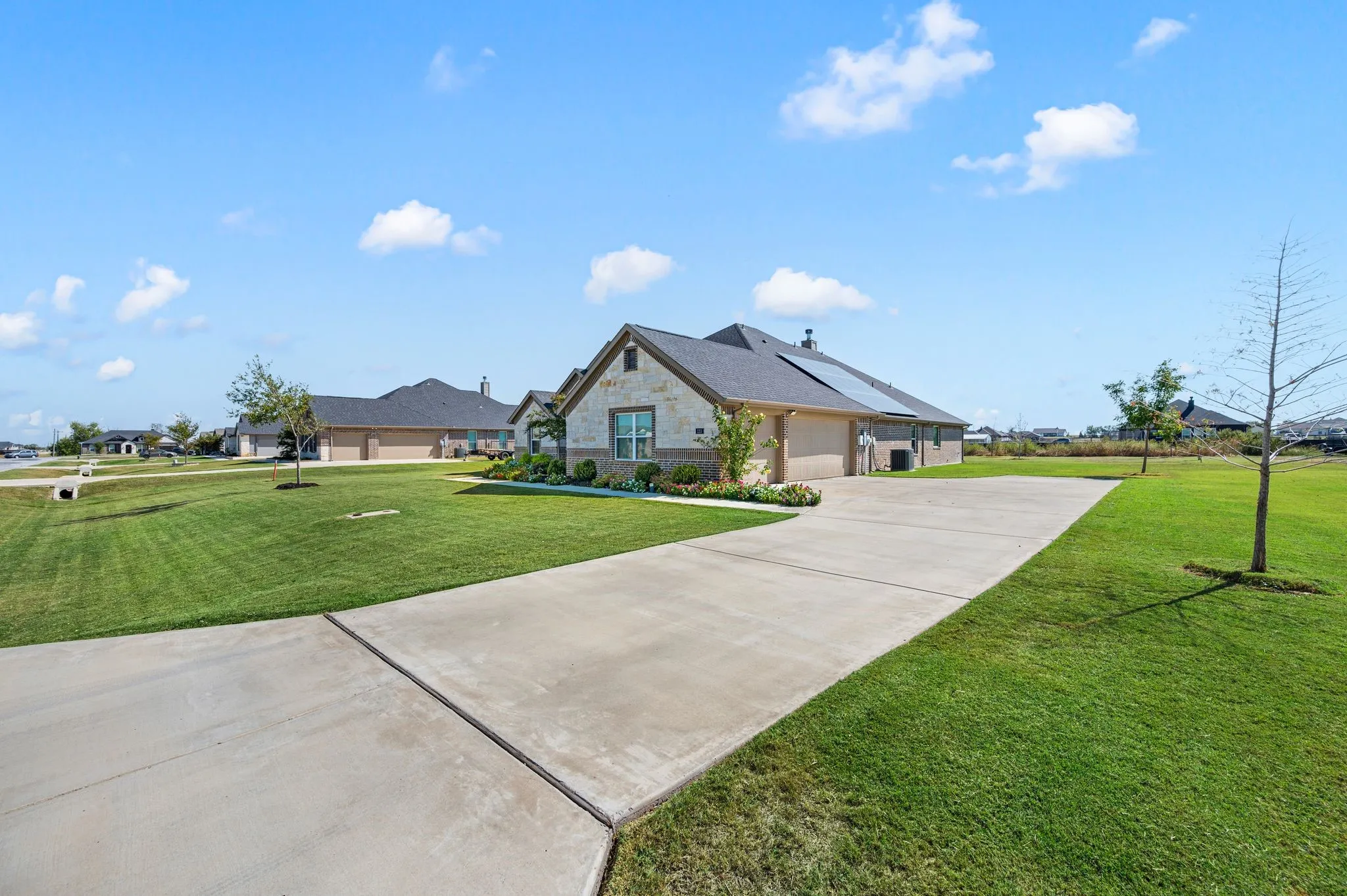 Single Family Residence For Sale in Wise County , 123 Mossy Creek Trail, Rhome, Texas 76078, 4 Bedroom, 3 Bathroom, 3 Garage spaces, 2,629 Sqft, built in 2020, mls#21393621, Real Estate Agent in Rhome, Homes For Sale in Wise county, Homes For Sale in Rhome, Realtor in Rhome Texas, Real Estate Brokerage Independent Realty Texas, Luminita Cordes Realtor