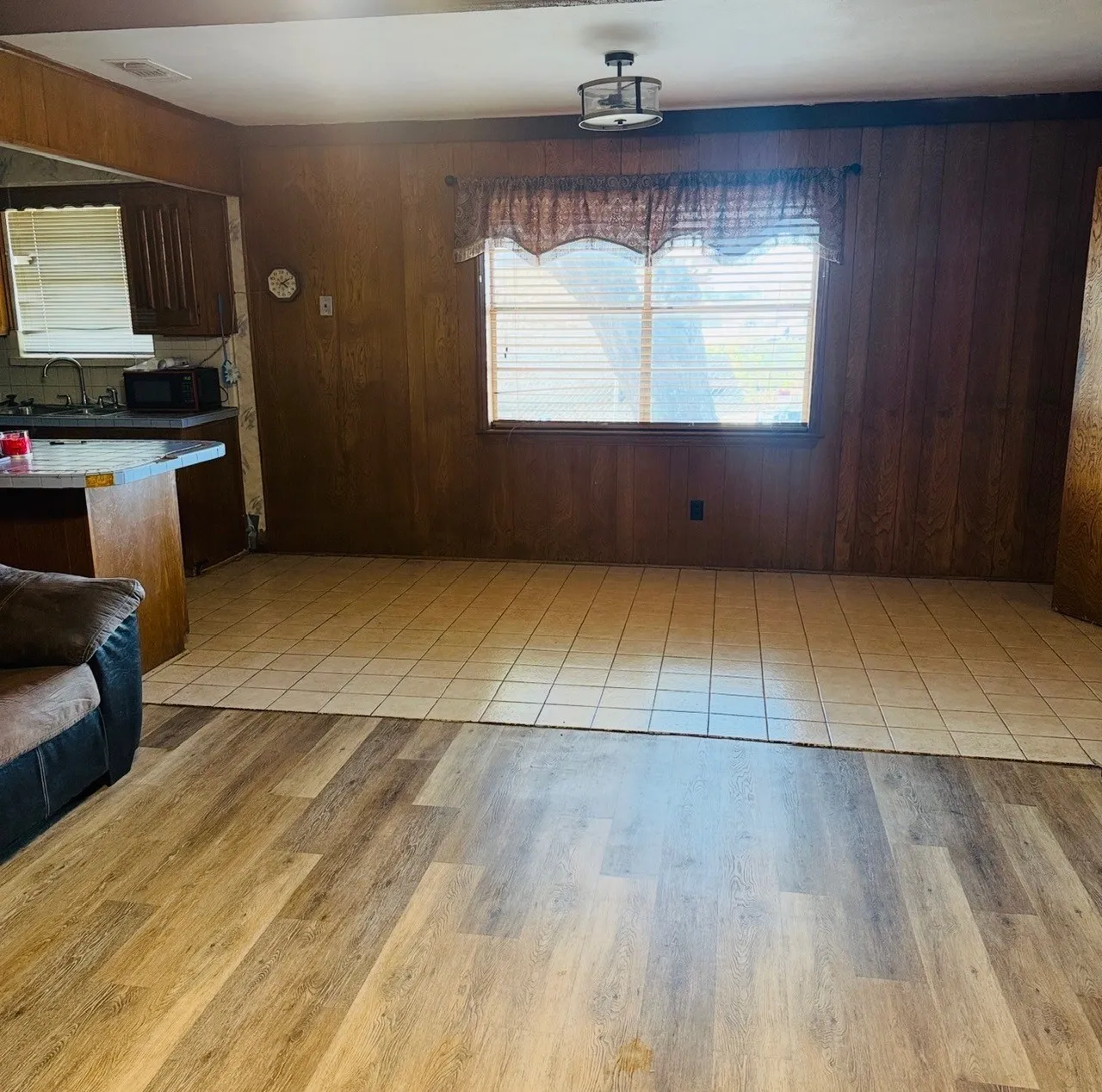 Single Family Residence For Sale in Dallas County , 709 Oakbluff Drive, Lancaster, Texas 75146, 3 Bedroom, 2 Bathroom, 2 Garage spaces, 1,580 Sqft, built in 1973, mls#21392491, Real Estate Agent in Lancaster, Homes For Sale in Dallas county, Homes For Sale in Lancaster, Realtor in Lancaster Texas, Real Estate Brokerage Independent Realty Texas, Luminita Cordes Realtor