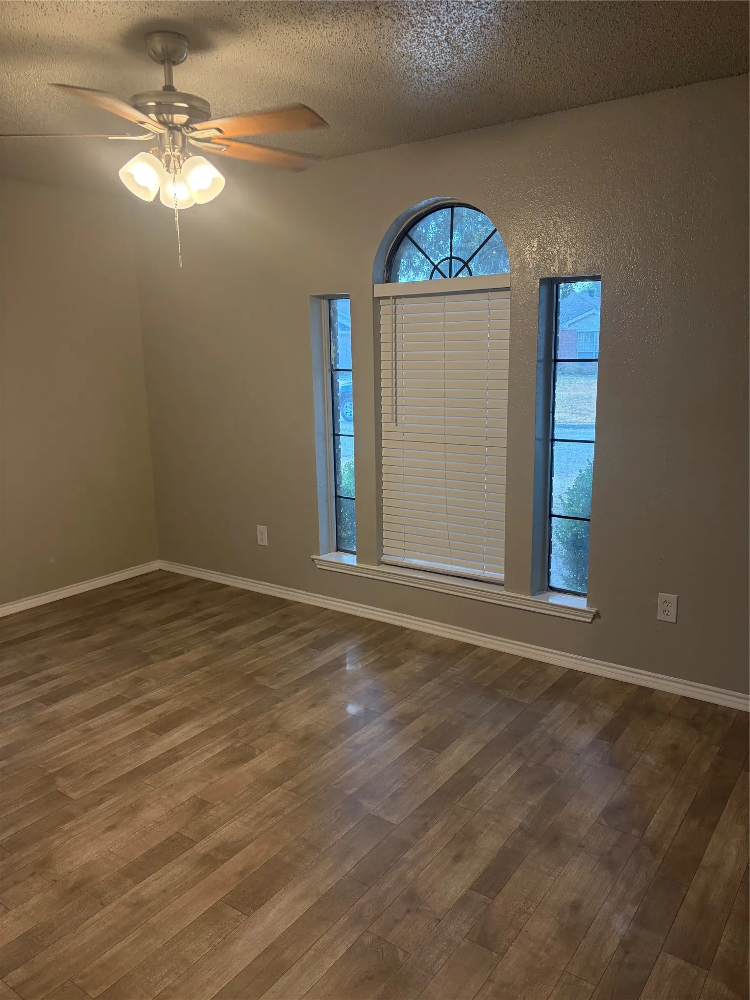 Duplex For Rent in Tarrant County , 10633 Flamewood Drive, Fort Worth, Texas 76140, 3 Bedroom, 2 Bathroom, Garage spaces, 1,340 Sqft, built in 1985, mls#21385638, Real Estate Agent in Fort Worth, Homes For Rent in Tarrant county, Homes For Rent in Fort Worth, Realtor in Fort Worth Texas, Real Estate Brokerage Independent Realty Texas, Luminita Cordes Realtor