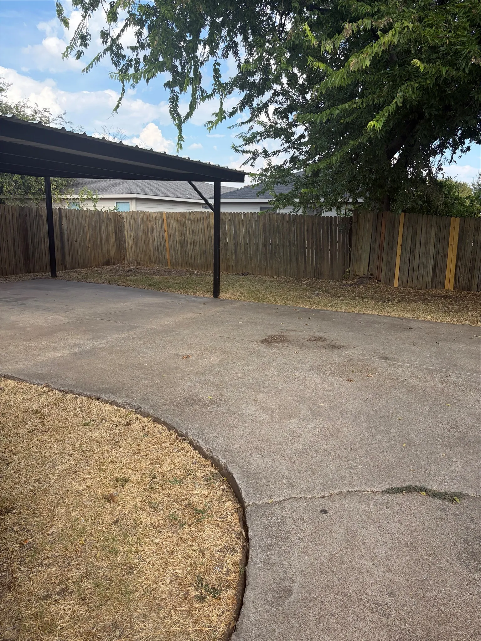Duplex For Rent in Tarrant County , 10633 Flamewood Drive, Fort Worth, Texas 76140, 3 Bedroom, 2 Bathroom, Garage spaces, 1,340 Sqft, built in 1985, mls#21385638, Real Estate Agent in Fort Worth, Homes For Rent in Tarrant county, Homes For Rent in Fort Worth, Realtor in Fort Worth Texas, Real Estate Brokerage Independent Realty Texas, Luminita Cordes Realtor