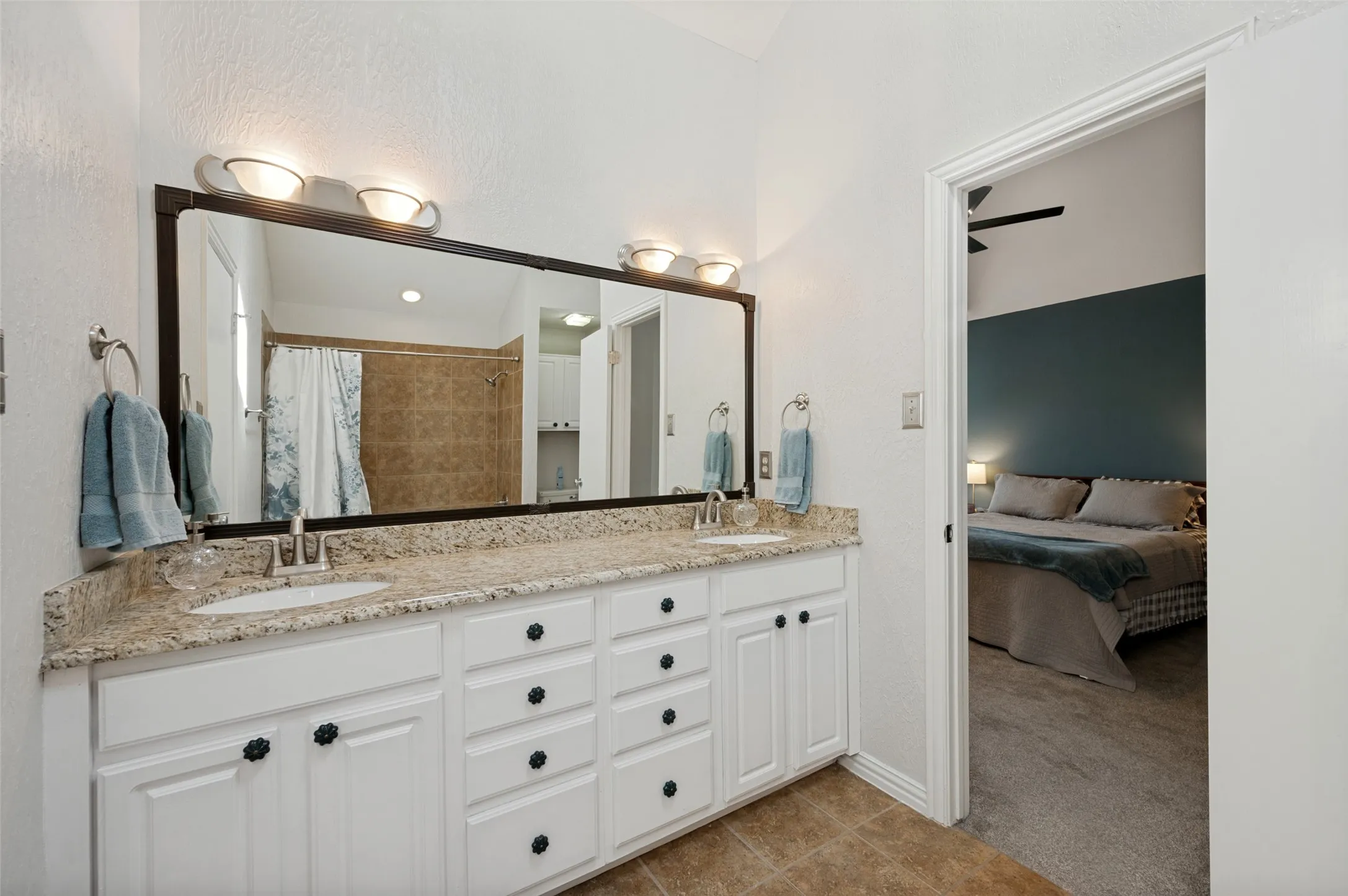 Condominium For Sale in Dallas County , 221 Cimarron Trail 2, Irving, Texas 75063, 2 Bedroom, 3 Bathroom, 1 Garage spaces, 1,348 Sqft, built in 1985, mls#21363962, Real Estate Agent in Irving, Homes For Sale in Dallas county, Homes For Sale in Irving, Realtor in Irving Texas, Real Estate Brokerage Independent Realty Texas, Luminita Cordes Realtor