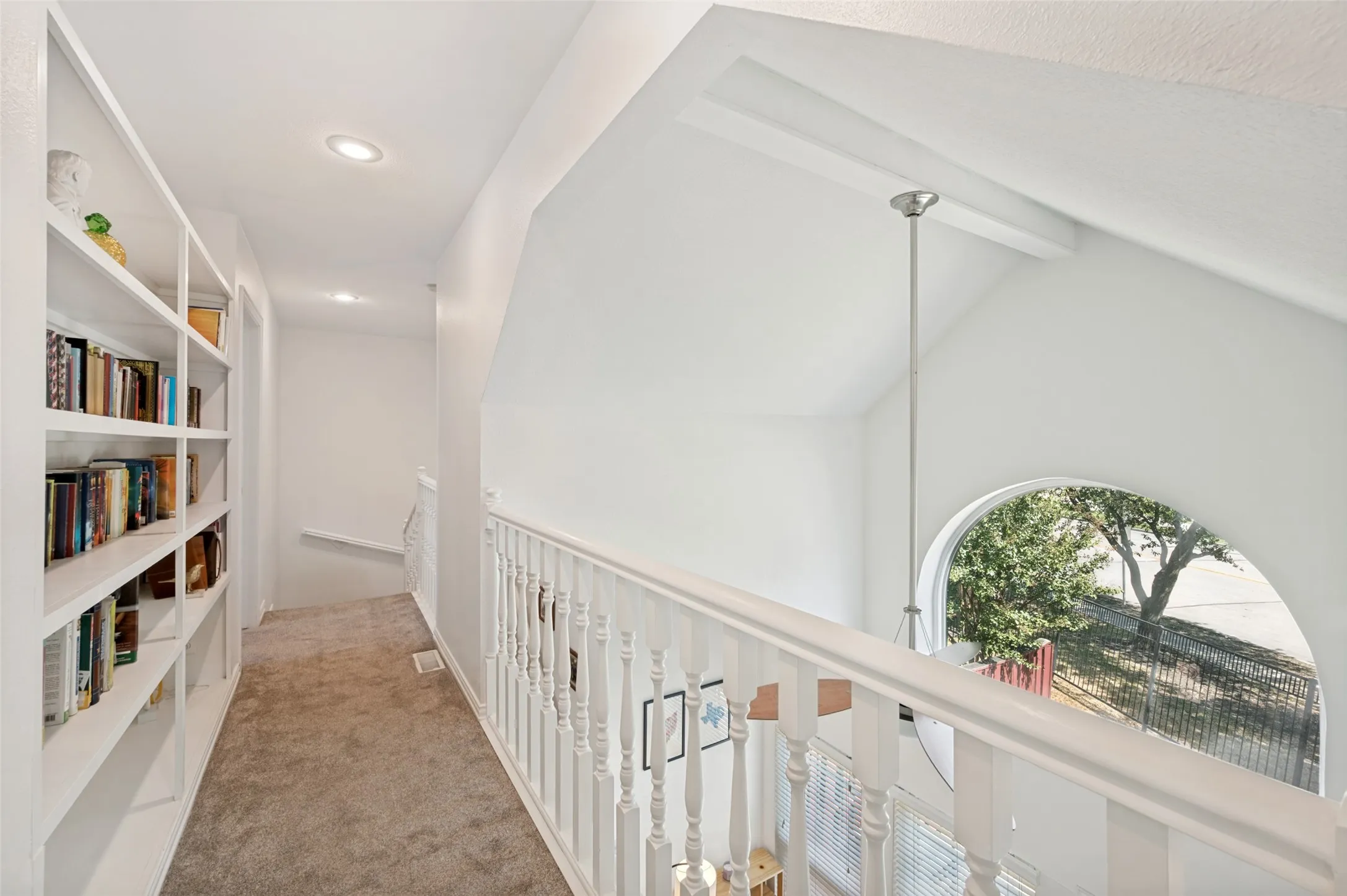 Condominium For Sale in Dallas County , 221 Cimarron Trail 2, Irving, Texas 75063, 2 Bedroom, 3 Bathroom, 1 Garage spaces, 1,348 Sqft, built in 1985, mls#21363962, Real Estate Agent in Irving, Homes For Sale in Dallas county, Homes For Sale in Irving, Realtor in Irving Texas, Real Estate Brokerage Independent Realty Texas, Luminita Cordes Realtor