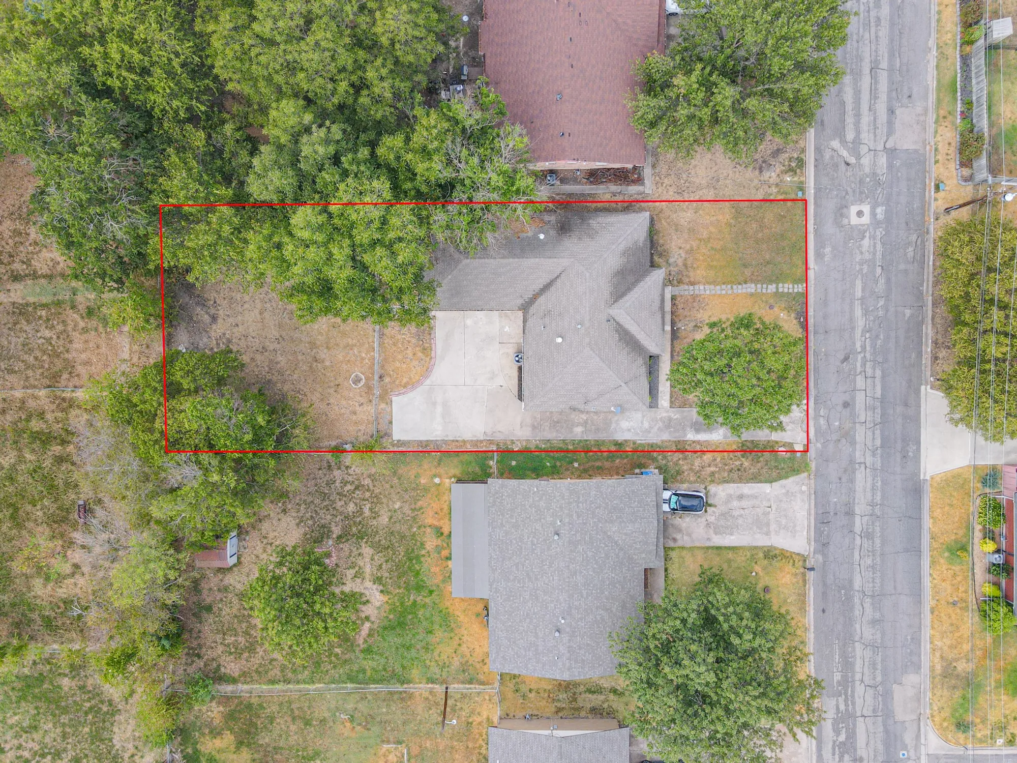 Single Family Residence For Sale in Hunt County , 3207 Eastland Avenue, Greenville, Texas 75402, 3 Bedroom, 2 Bathroom, 2 Garage spaces, 1,493 Sqft, built in 1970, mls#21393624, Real Estate Agent in Greenville, Homes For Sale in Hunt county, Homes For Sale in Greenville, Realtor in Greenville Texas, Real Estate Brokerage Independent Realty Texas, Luminita Cordes Realtor