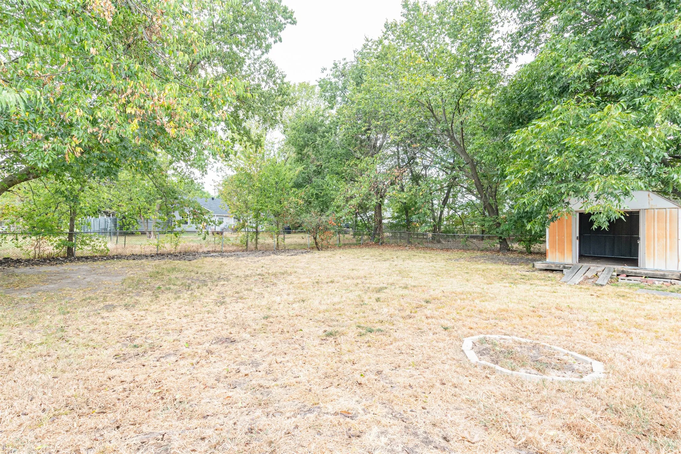 Single Family Residence For Sale in Hunt County , 3207 Eastland Avenue, Greenville, Texas 75402, 3 Bedroom, 2 Bathroom, 2 Garage spaces, 1,493 Sqft, built in 1970, mls#21393624, Real Estate Agent in Greenville, Homes For Sale in Hunt county, Homes For Sale in Greenville, Realtor in Greenville Texas, Real Estate Brokerage Independent Realty Texas, Luminita Cordes Realtor