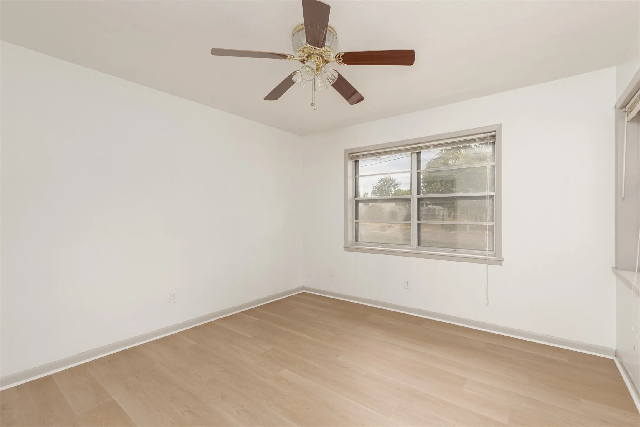 Single Family Residence For Sale in Hunt County , 3207 Eastland Avenue, Greenville, Texas 75402, 3 Bedroom, 2 Bathroom, 2 Garage spaces, 1,493 Sqft, built in 1970, mls#21393624, Real Estate Agent in Greenville, Homes For Sale in Hunt county, Homes For Sale in Greenville, Realtor in Greenville Texas, Real Estate Brokerage Independent Realty Texas, Luminita Cordes Realtor
