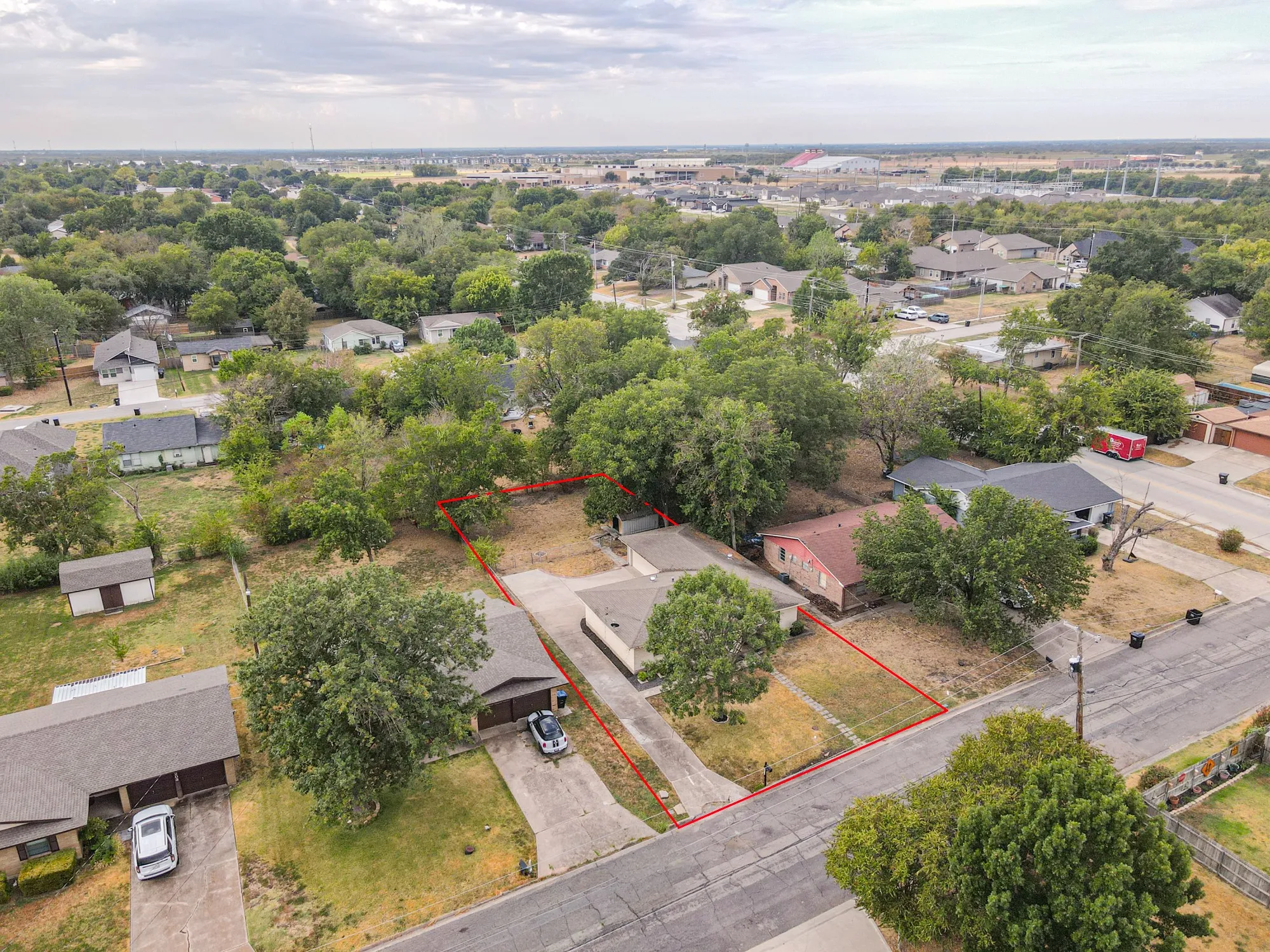 Single Family Residence For Sale in Hunt County , 3207 Eastland Avenue, Greenville, Texas 75402, 3 Bedroom, 2 Bathroom, 2 Garage spaces, 1,493 Sqft, built in 1970, mls#21393624, Real Estate Agent in Greenville, Homes For Sale in Hunt county, Homes For Sale in Greenville, Realtor in Greenville Texas, Real Estate Brokerage Independent Realty Texas, Luminita Cordes Realtor
