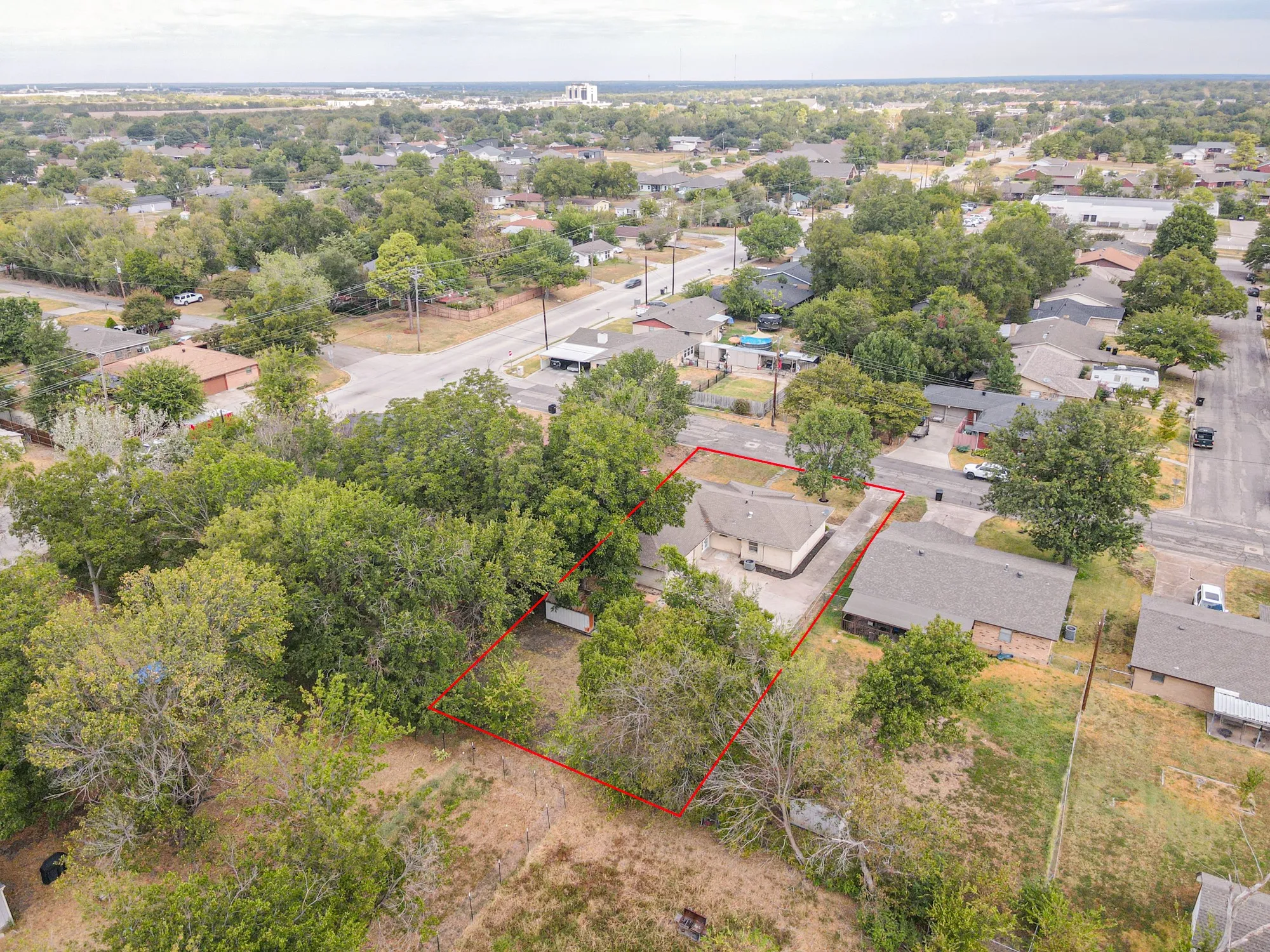 Single Family Residence For Sale in Hunt County , 3207 Eastland Avenue, Greenville, Texas 75402, 3 Bedroom, 2 Bathroom, 2 Garage spaces, 1,493 Sqft, built in 1970, mls#21393624, Real Estate Agent in Greenville, Homes For Sale in Hunt county, Homes For Sale in Greenville, Realtor in Greenville Texas, Real Estate Brokerage Independent Realty Texas, Luminita Cordes Realtor