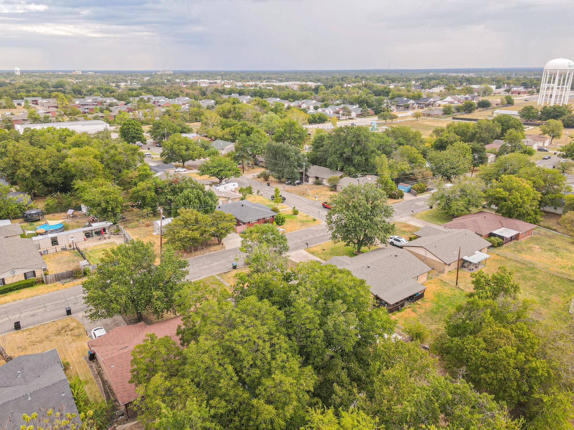 Single Family Residence For Sale in Hunt County , 3207 Eastland Avenue, Greenville, Texas 75402, 3 Bedroom, 2 Bathroom, 2 Garage spaces, 1,493 Sqft, built in 1970, mls#21393624, Real Estate Agent in Greenville, Homes For Sale in Hunt county, Homes For Sale in Greenville, Realtor in Greenville Texas, Real Estate Brokerage Independent Realty Texas, Luminita Cordes Realtor
